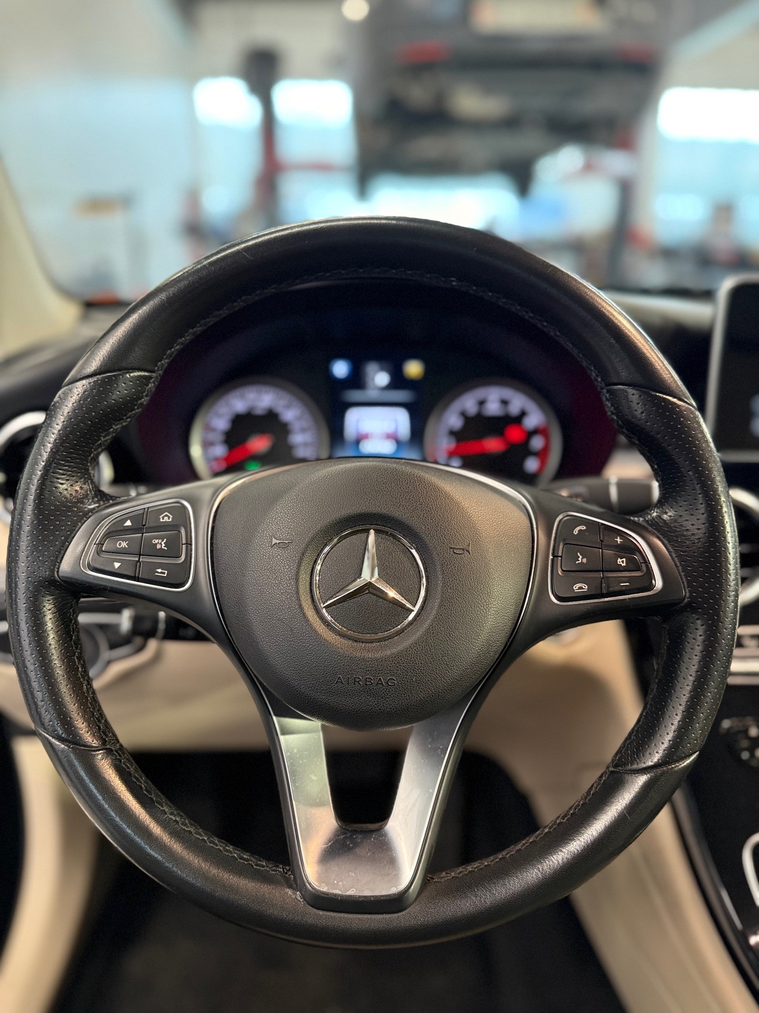 MERCEDES-BENZ GLC 250 4Matic 9G-Tronic-image-11