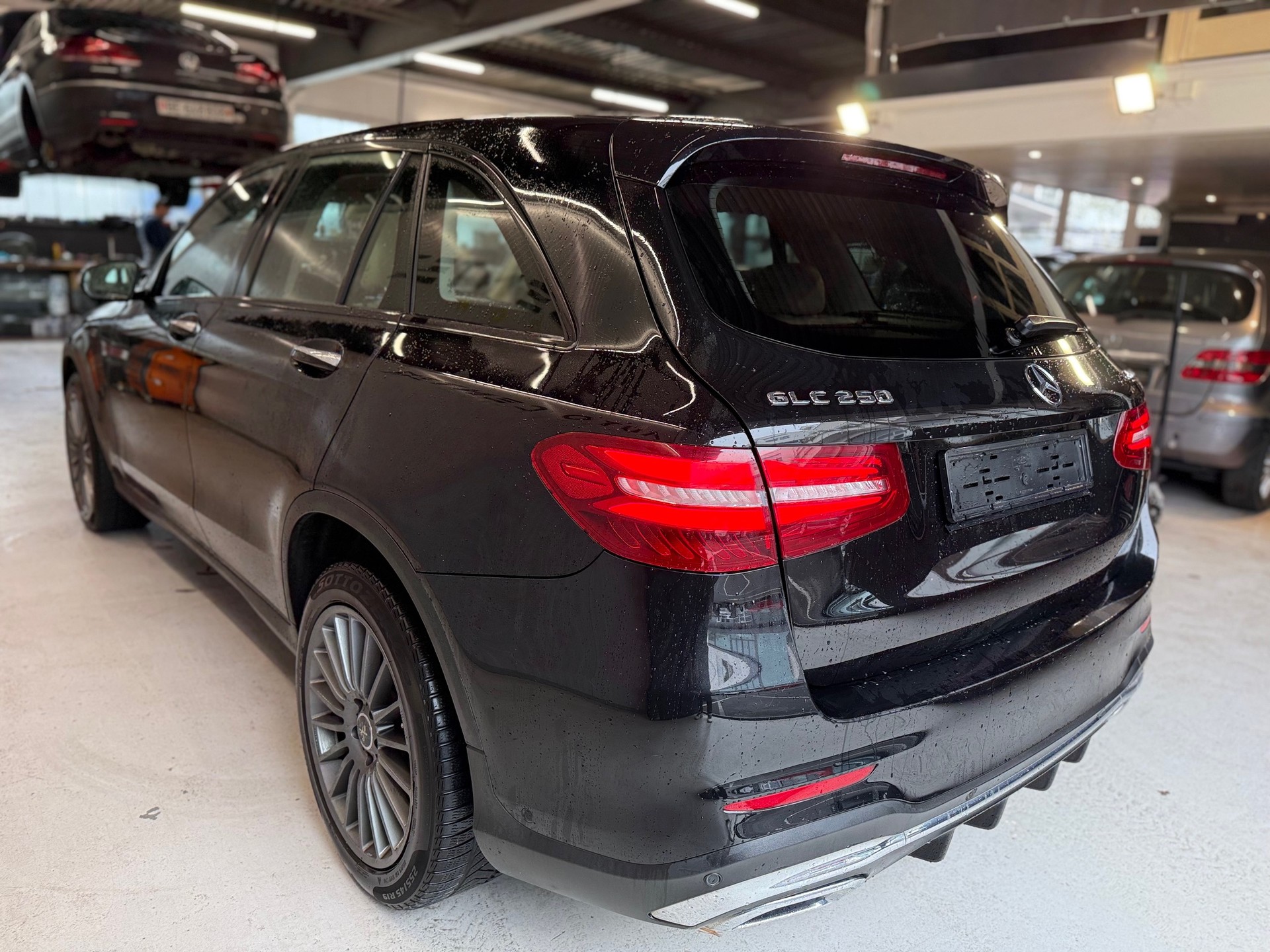 MERCEDES-BENZ GLC 250 4Matic 9G-Tronic-image-5