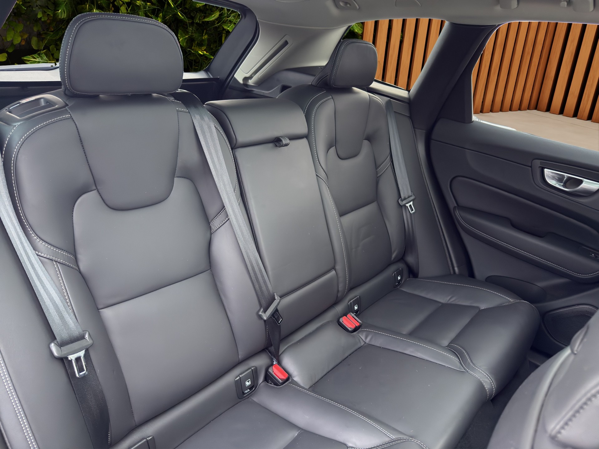 VOLVO XC60 2.0 T8 TE XCENTRIC eAWD-image-16