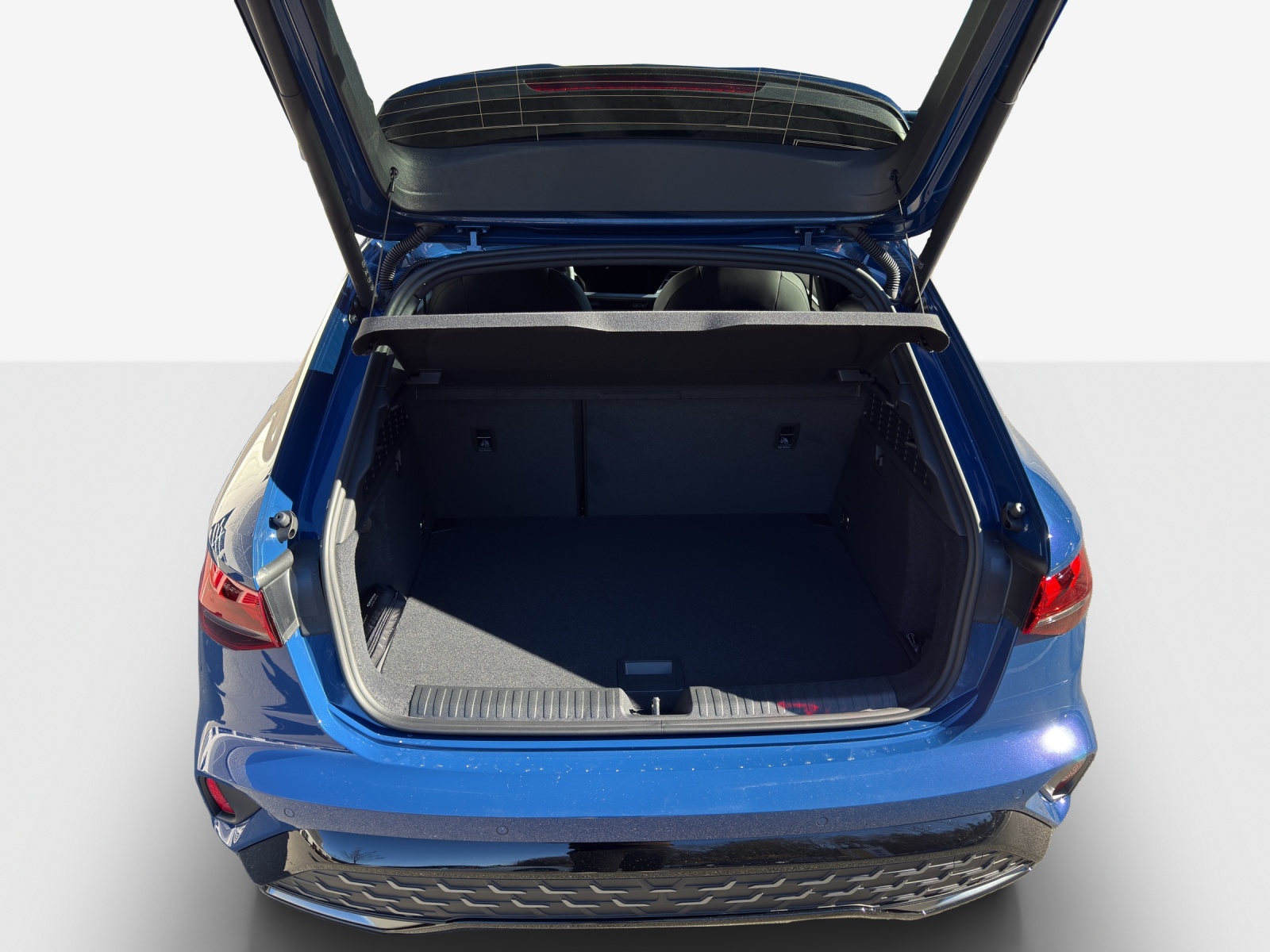 AUDI A3 Sportback TFSI 110 kW S line Attraction S tronic-image-12