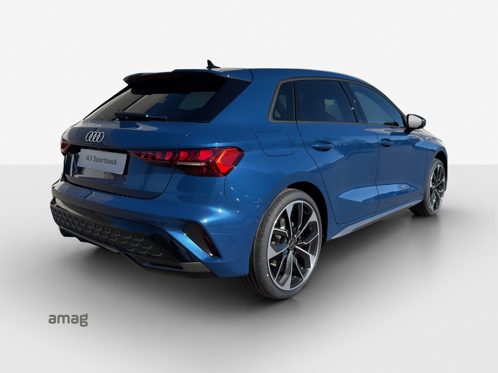 AUDI A3 Sportback TFSI 110 kW S line Attraction S tronic-image-4