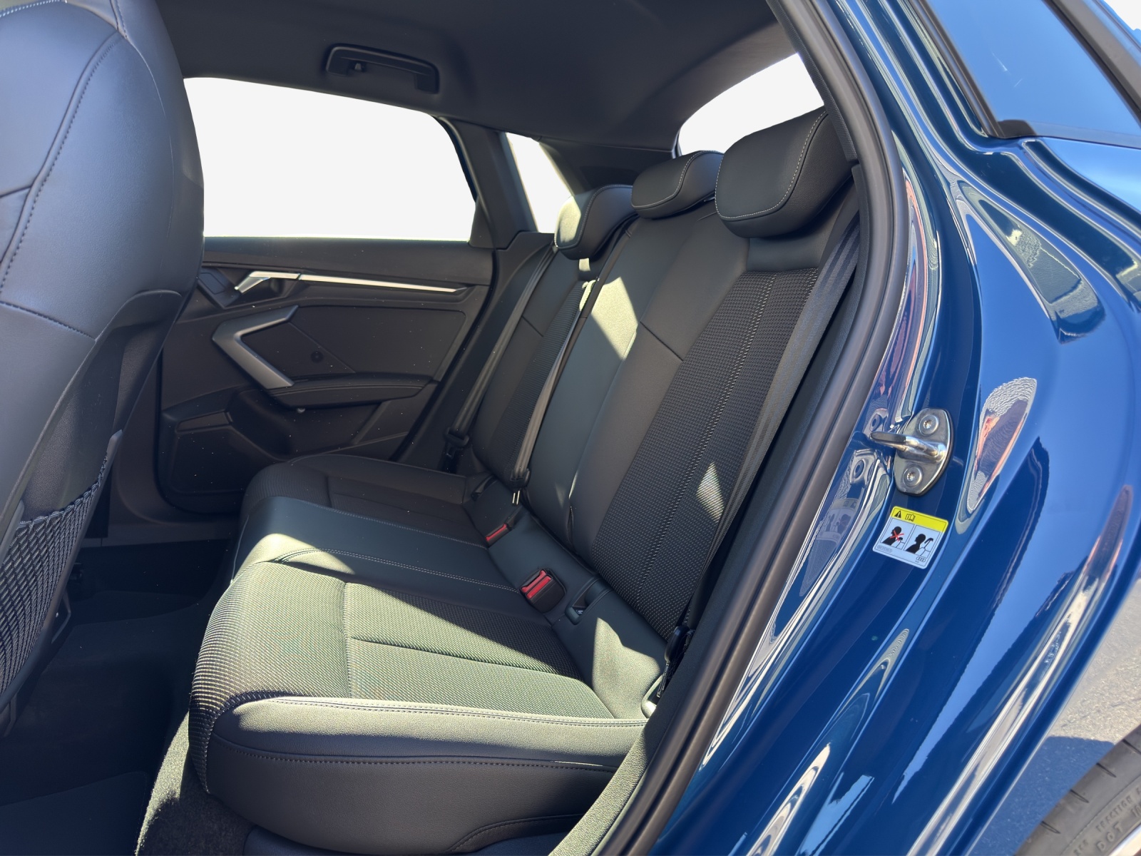 AUDI A3 Sportback TFSI 110 kW S line Attraction S tronic-image-11