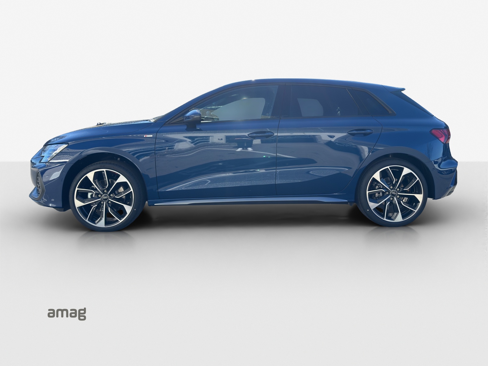 AUDI A3 Sportback TFSI 110 kW S line Attraction S tronic-image-1