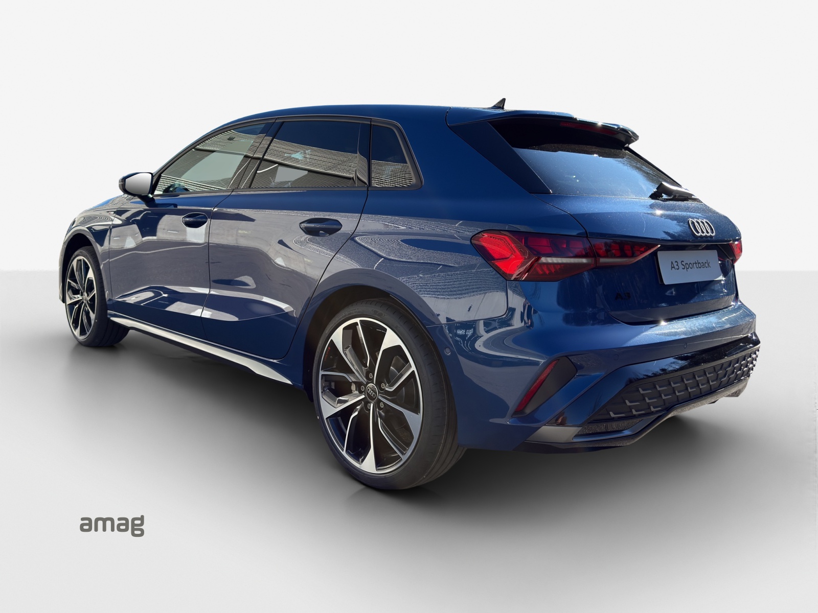 AUDI A3 Sportback TFSI 110 kW S line Attraction S tronic-image-2