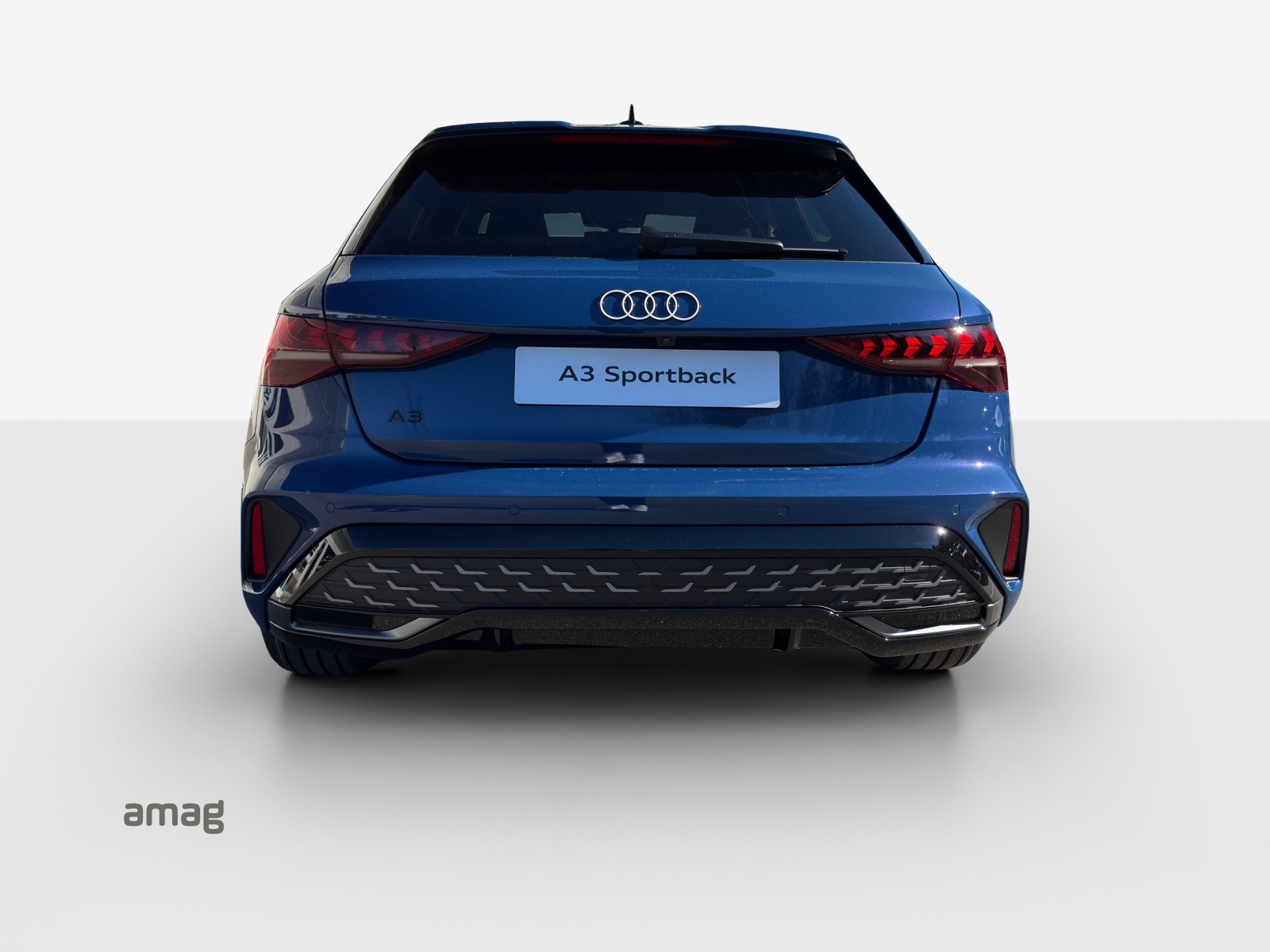 AUDI A3 Sportback TFSI 110 kW S line Attraction S tronic-image-3