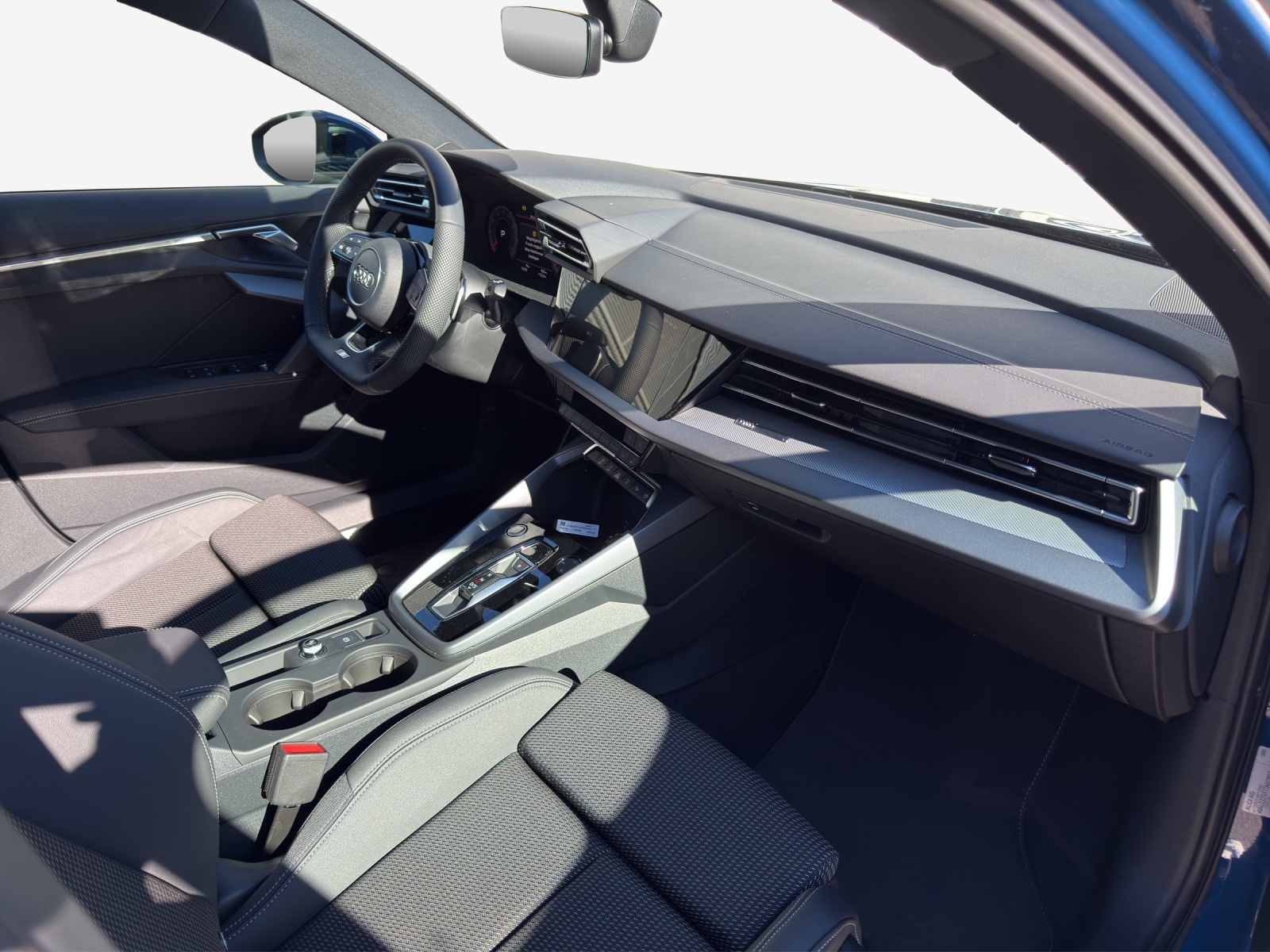 AUDI A3 Sportback TFSI 110 kW S line Attraction S tronic-image-14