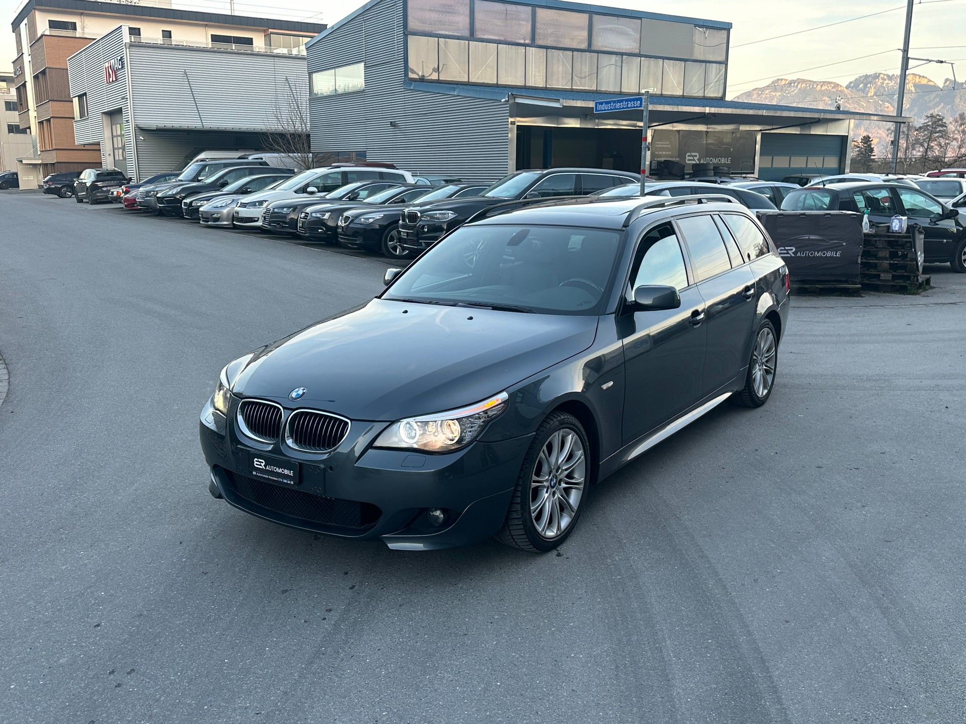 BMW 530xi Touring Steptronic-image-0