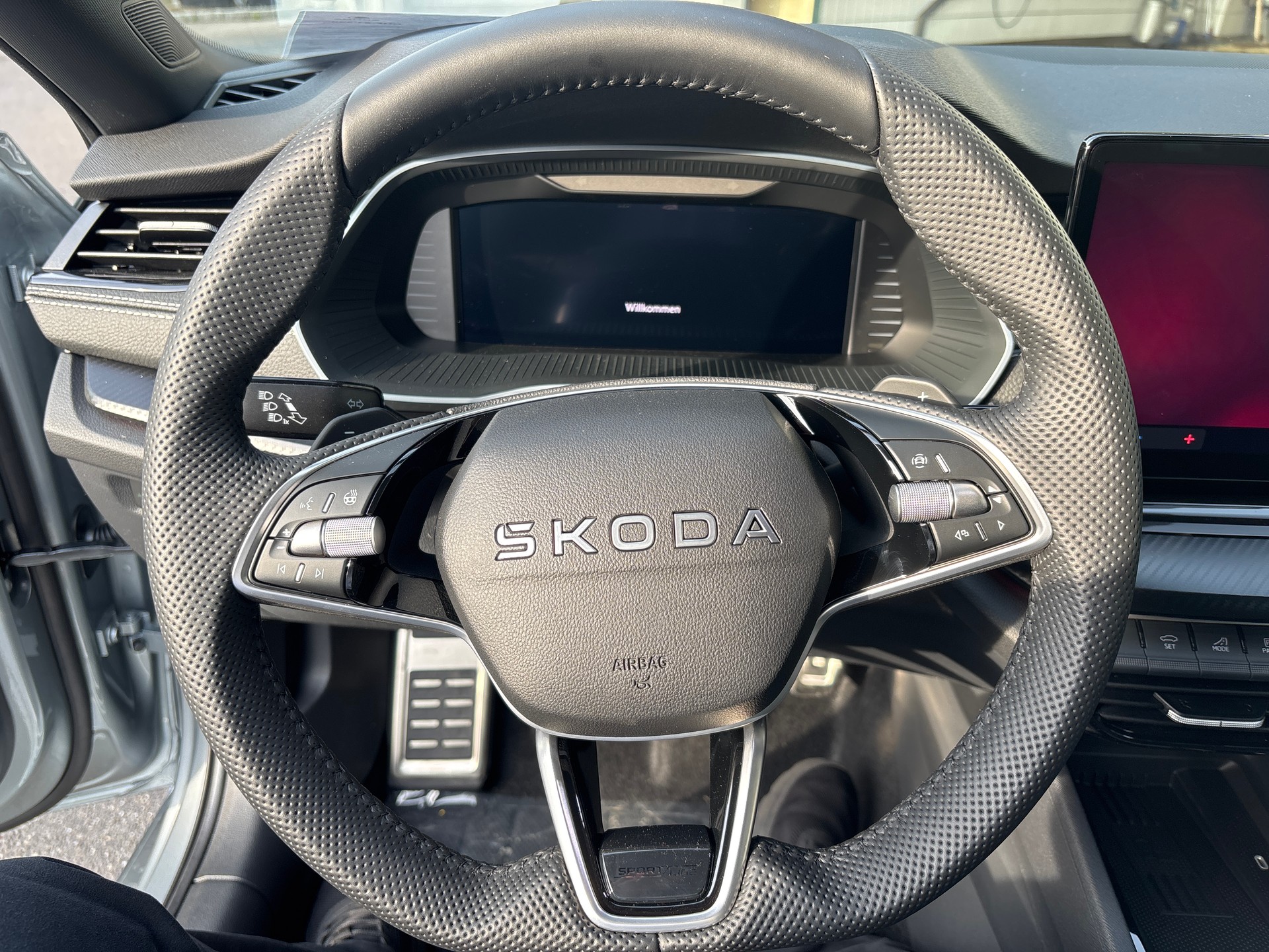 SKODA Octavia Combi 1.5 TSI mHEV DSG Dynamic-image-11