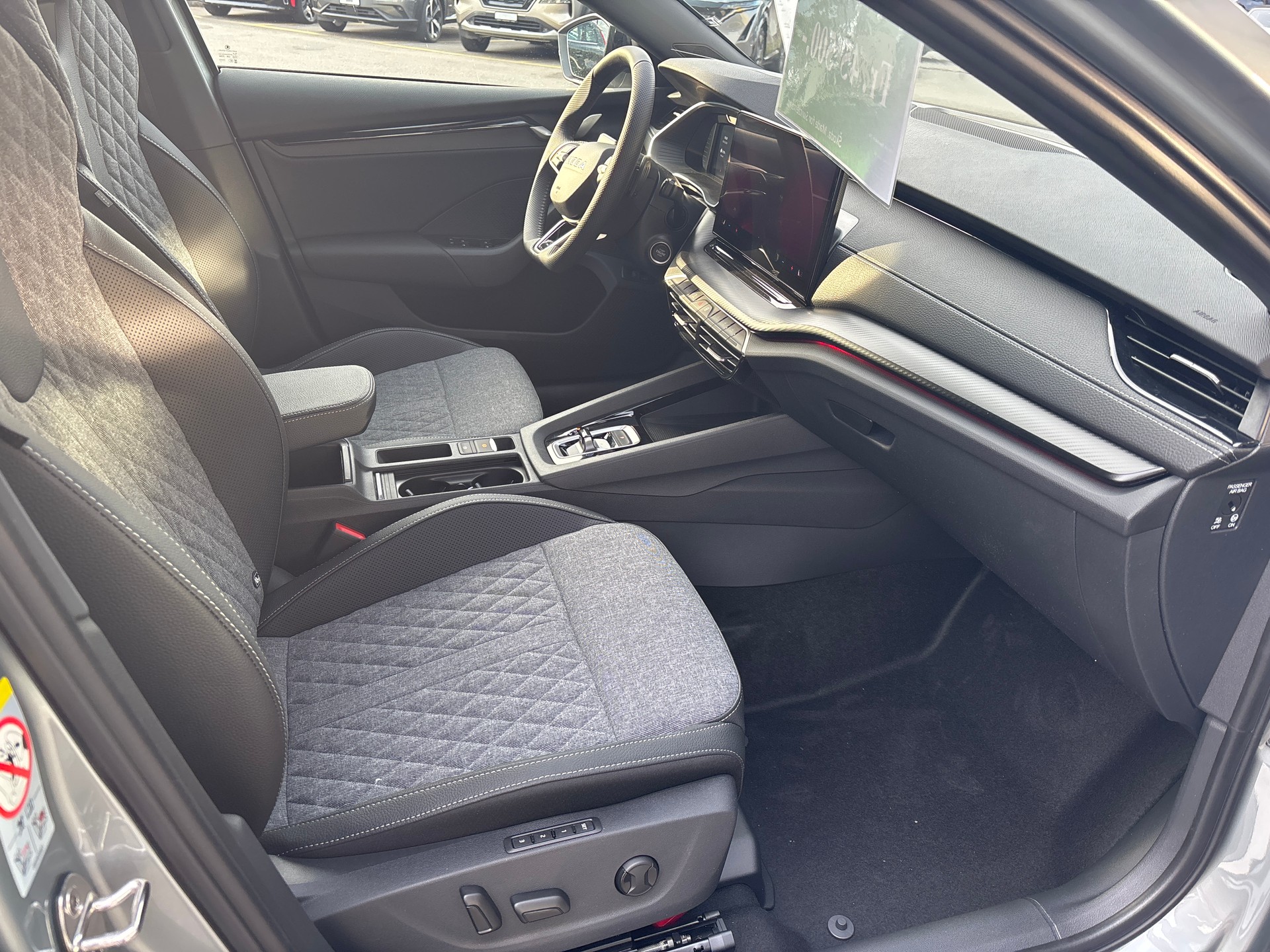 SKODA Octavia Combi 1.5 TSI mHEV DSG Dynamic-image-14