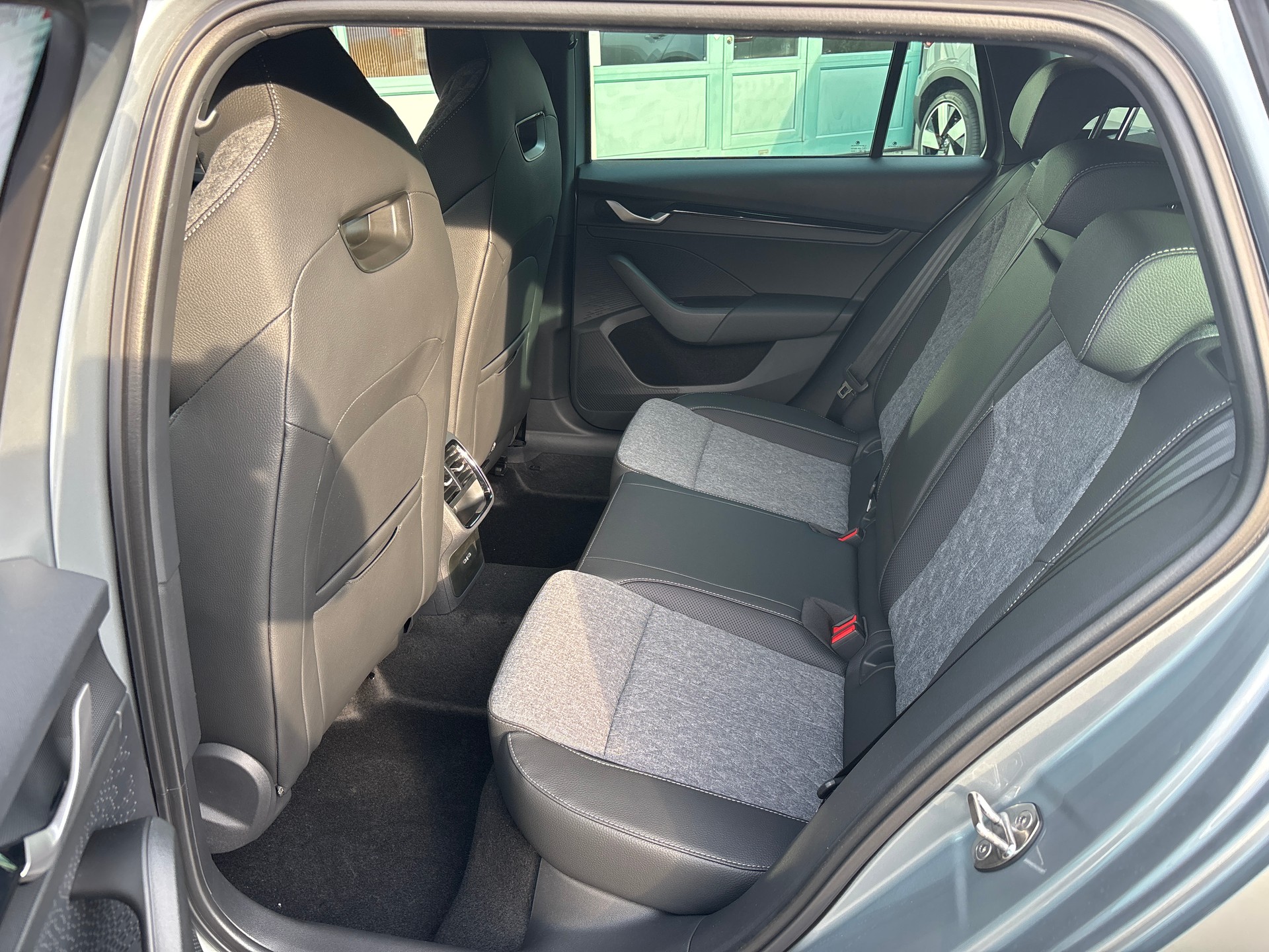 SKODA Octavia Combi 1.5 TSI mHEV DSG Dynamic-image-15