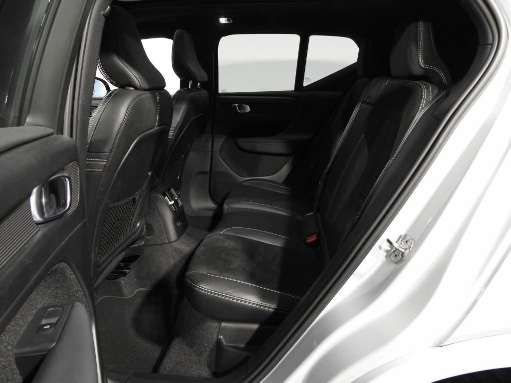VOLVO XC40 1.5 T5 PiH R-Design-image-8