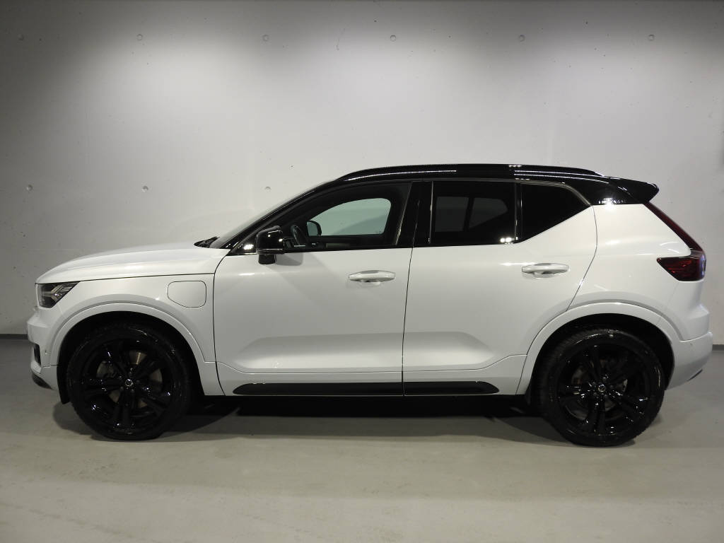 VOLVO XC40 1.5 T5 PiH R-Design-image-2