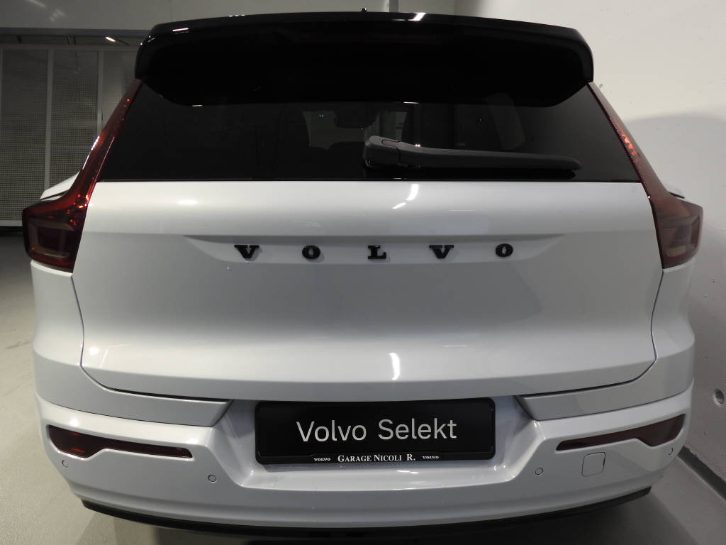 VOLVO XC40 1.5 T5 PiH R-Design-image-4
