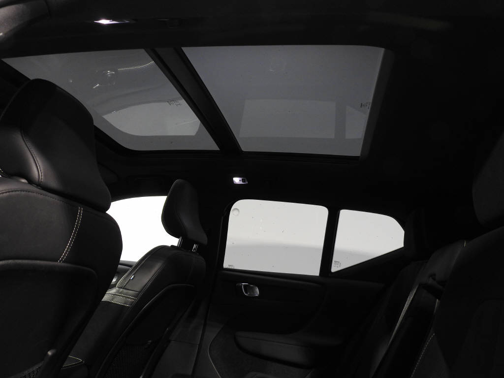 VOLVO XC40 1.5 T5 PiH R-Design-image-11