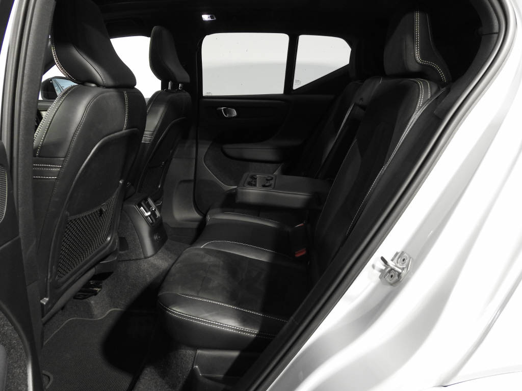 VOLVO XC40 1.5 T5 PiH R-Design-image-9