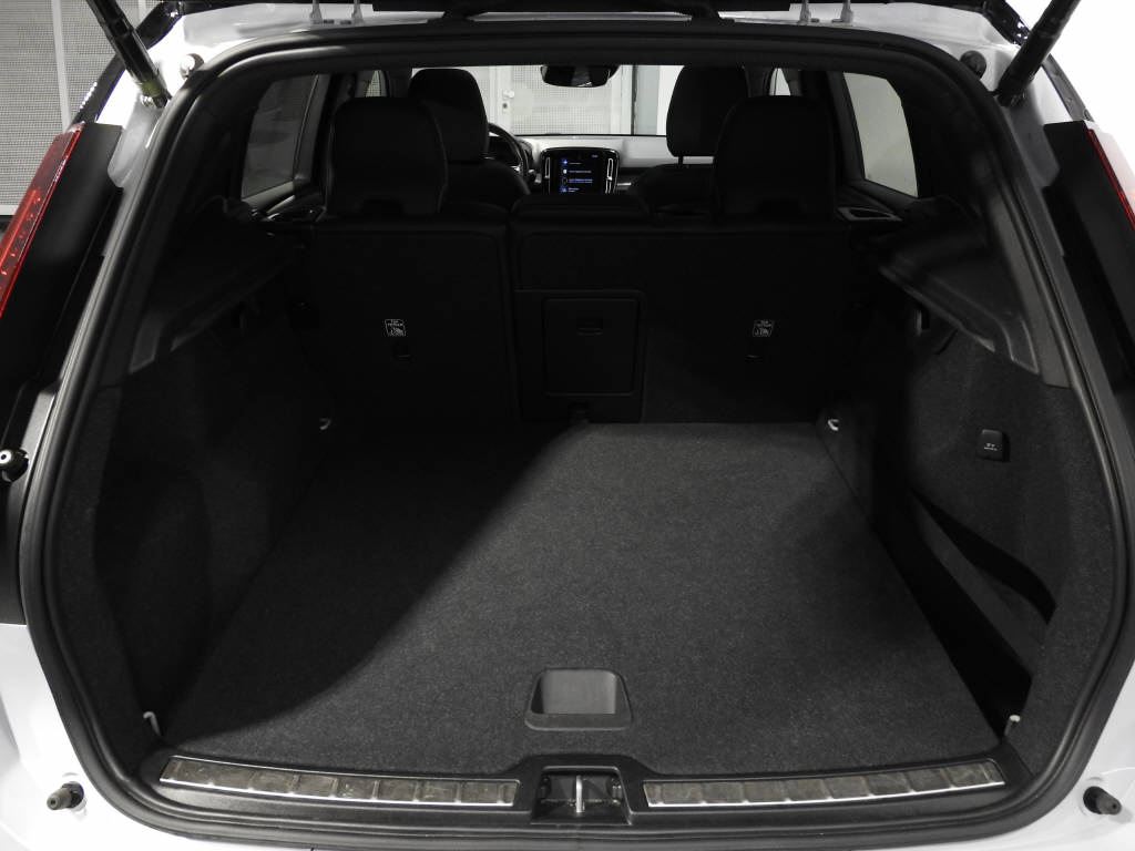 VOLVO XC40 1.5 T5 PiH R-Design-image-10