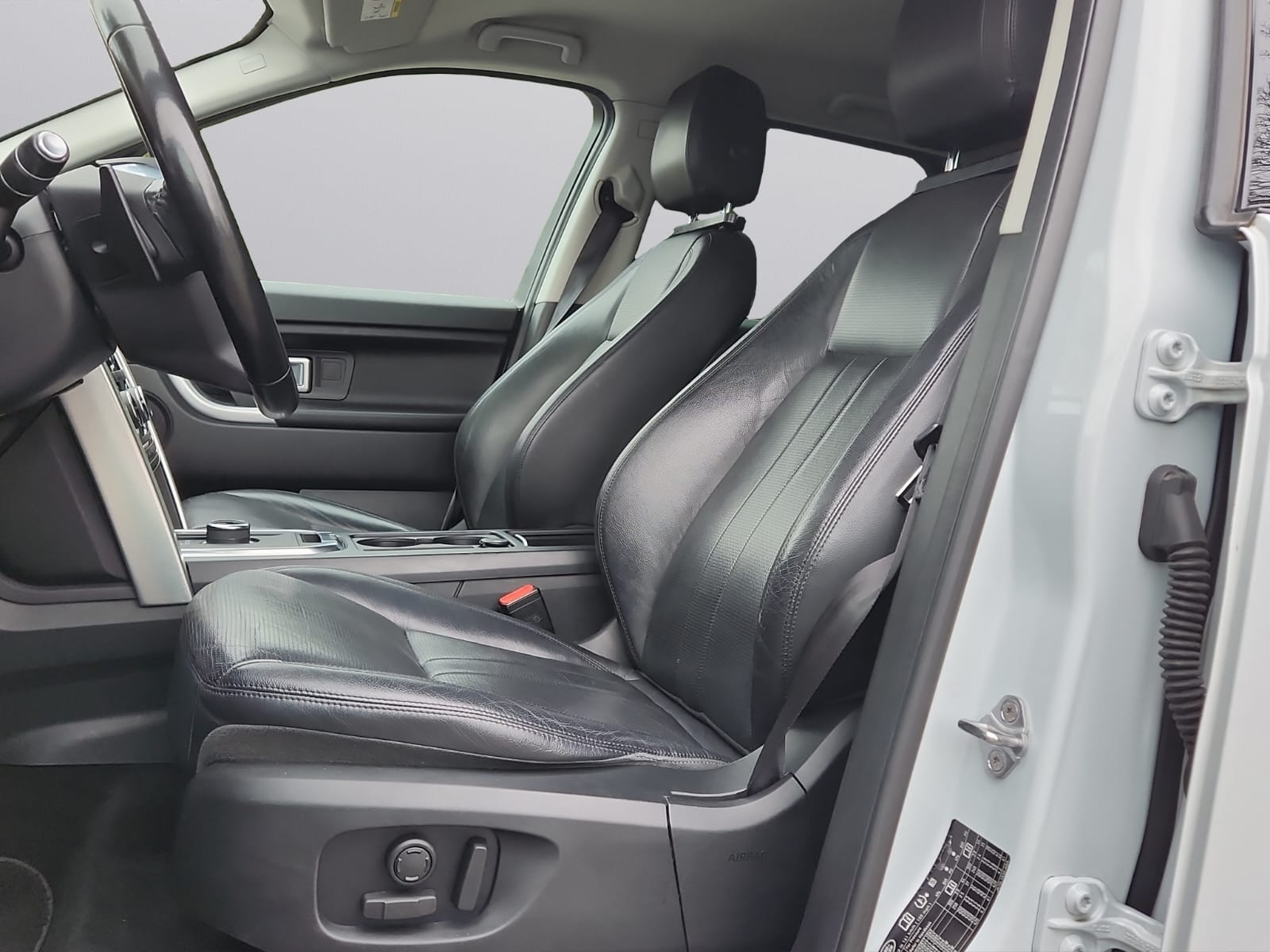 LAND ROVER Discovery Sport 2.0 TD4 HSE AT9-image-10