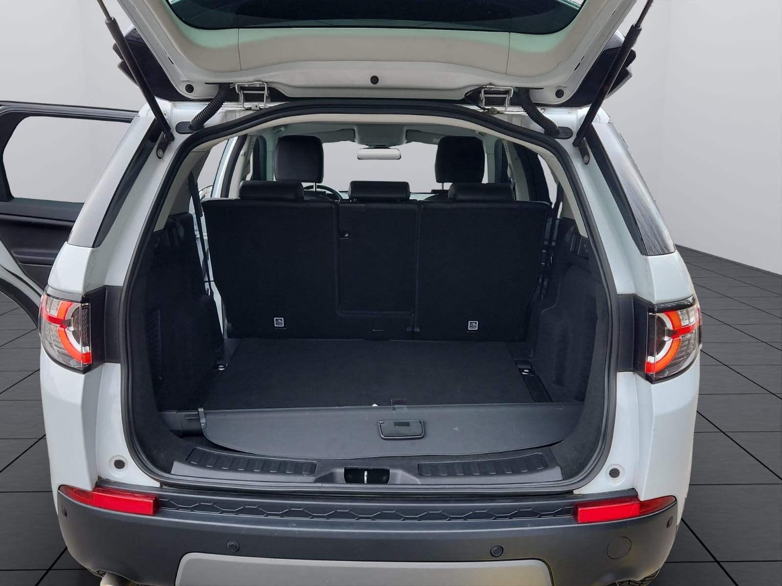 LAND ROVER Discovery Sport 2.0 TD4 HSE AT9-image-6