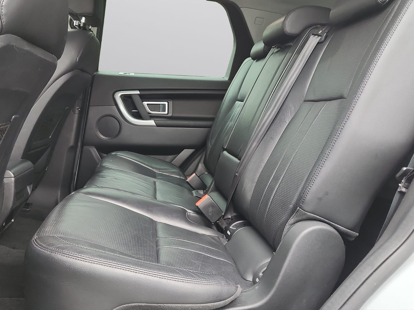 LAND ROVER Discovery Sport 2.0 TD4 HSE AT9-image-9