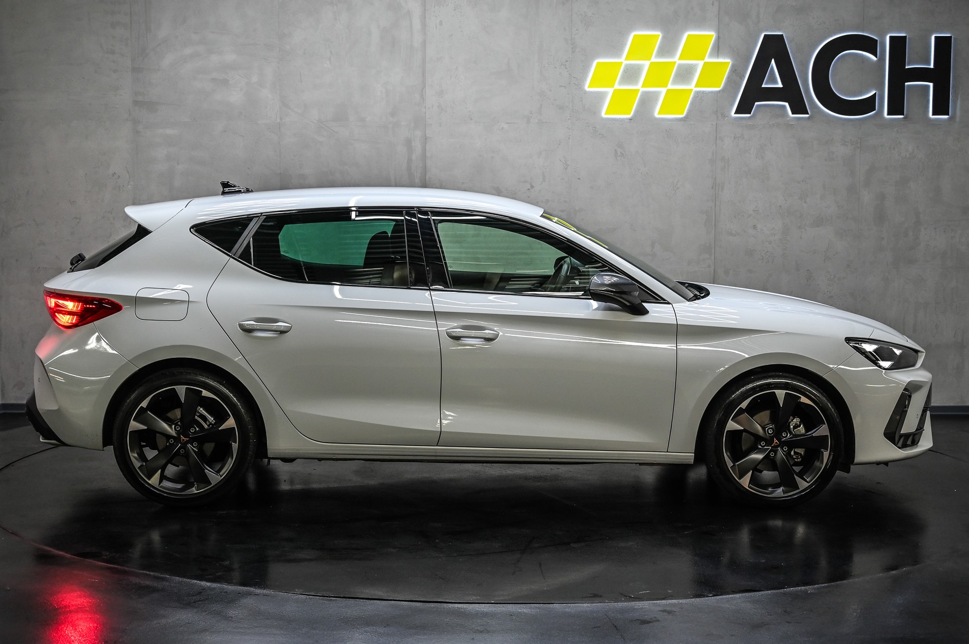 CUPRA Leon 2.0 TDI DSG-image-10