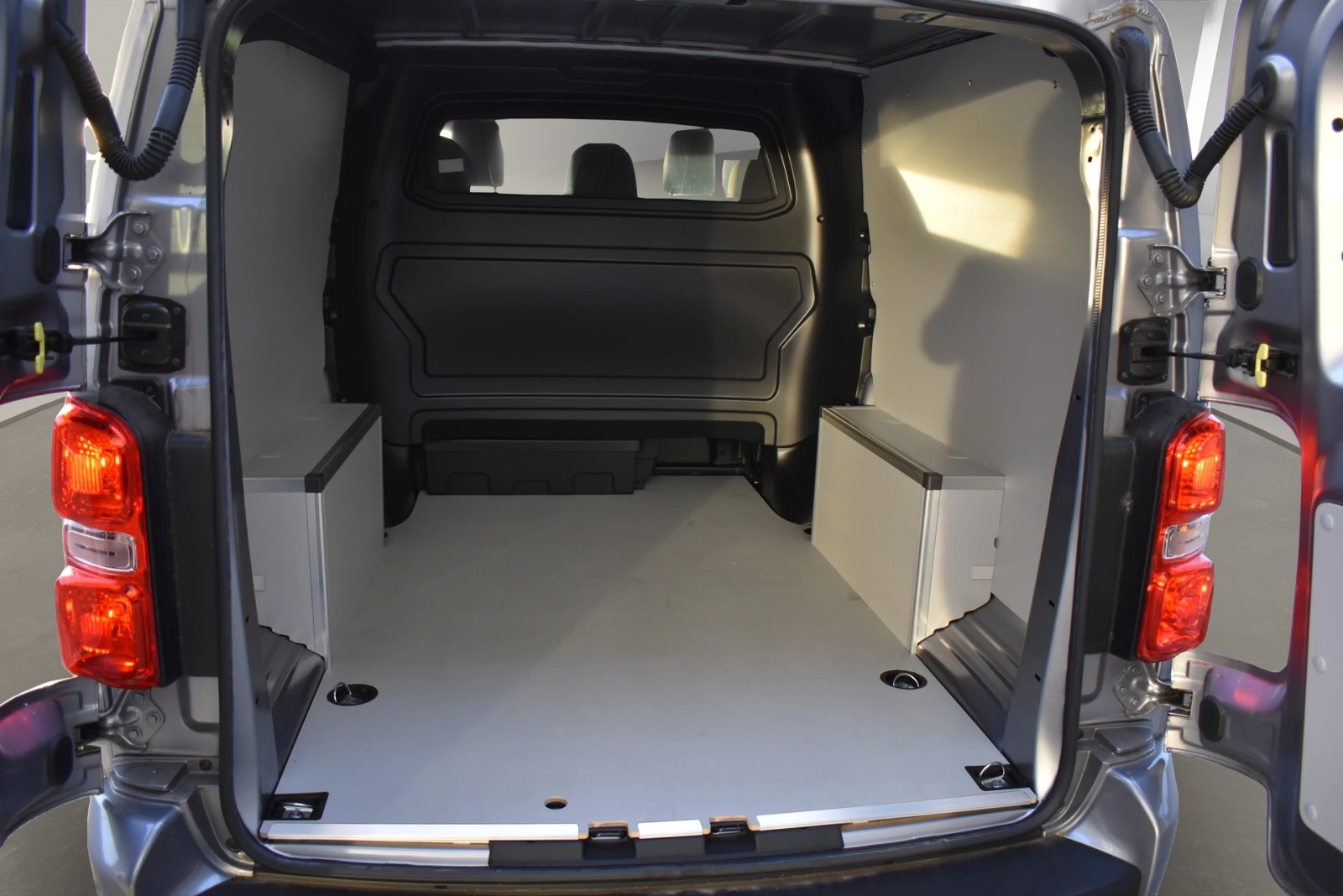 PEUGEOT Expert 75 KWh Premium Standard-image-9