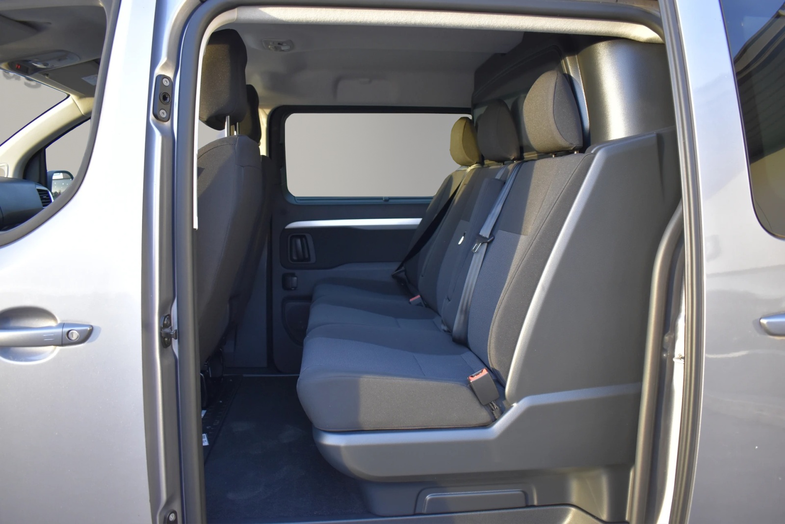 PEUGEOT Expert 75 KWh Premium Standard-image-8