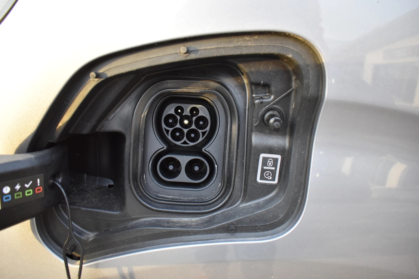 PEUGEOT Expert 75 KWh Premium Standard-image-10