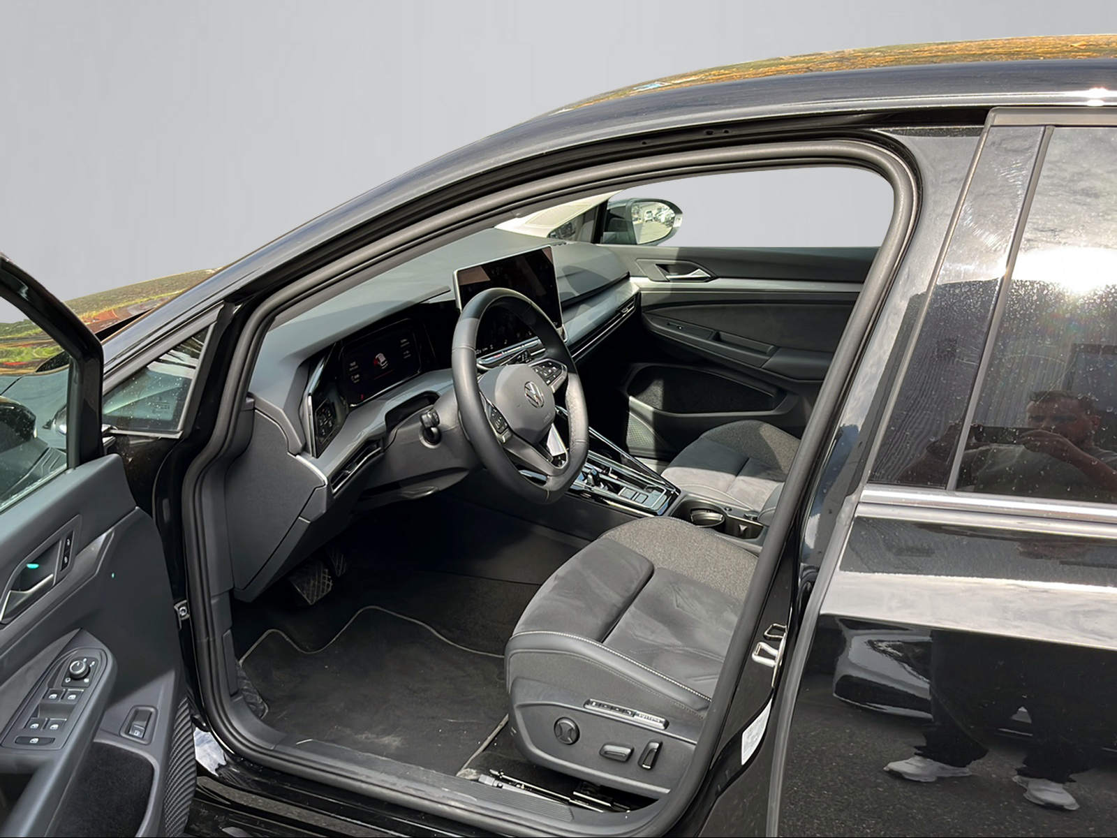 VW Golf 1.5 TSI PHEV Style-image-3