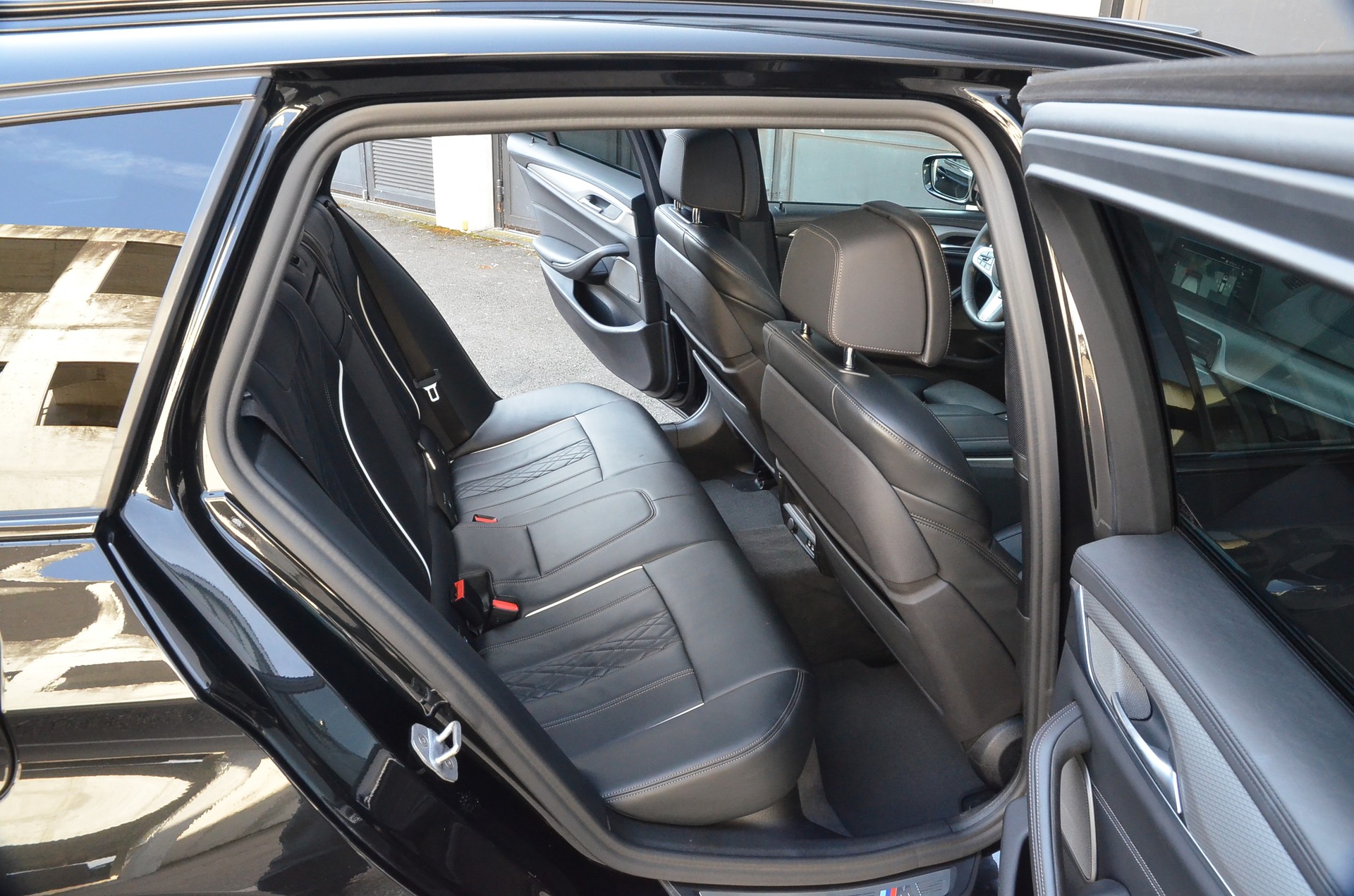 BMW M550d xDrive Touring Steptronic-image-23