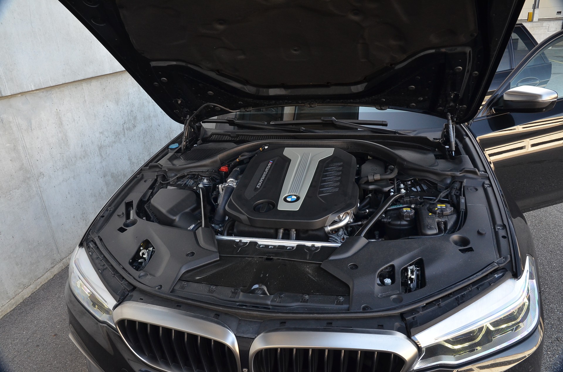 BMW M550d xDrive Touring Steptronic-image-8