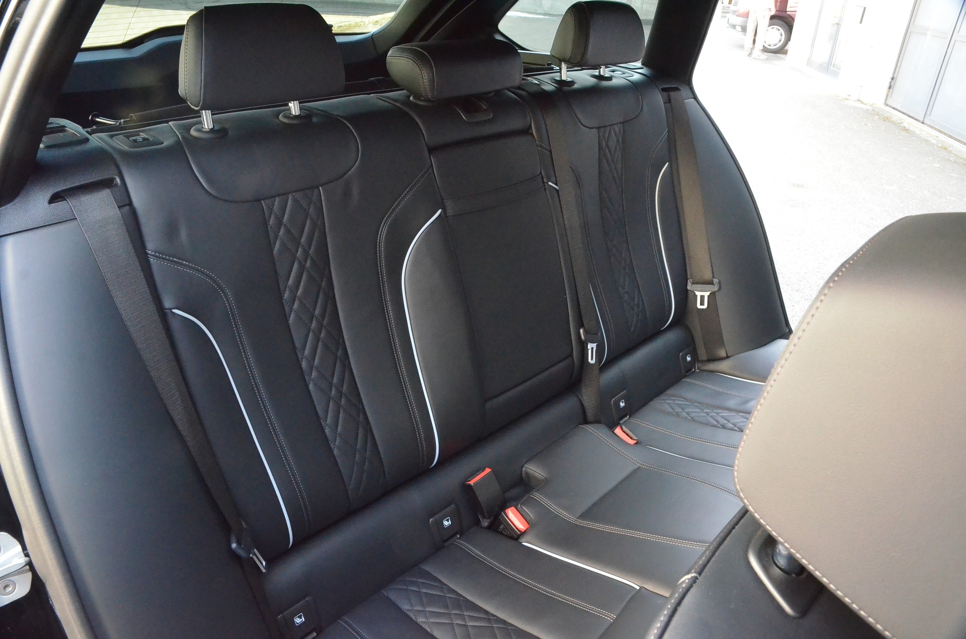 BMW M550d xDrive Touring Steptronic-image-24