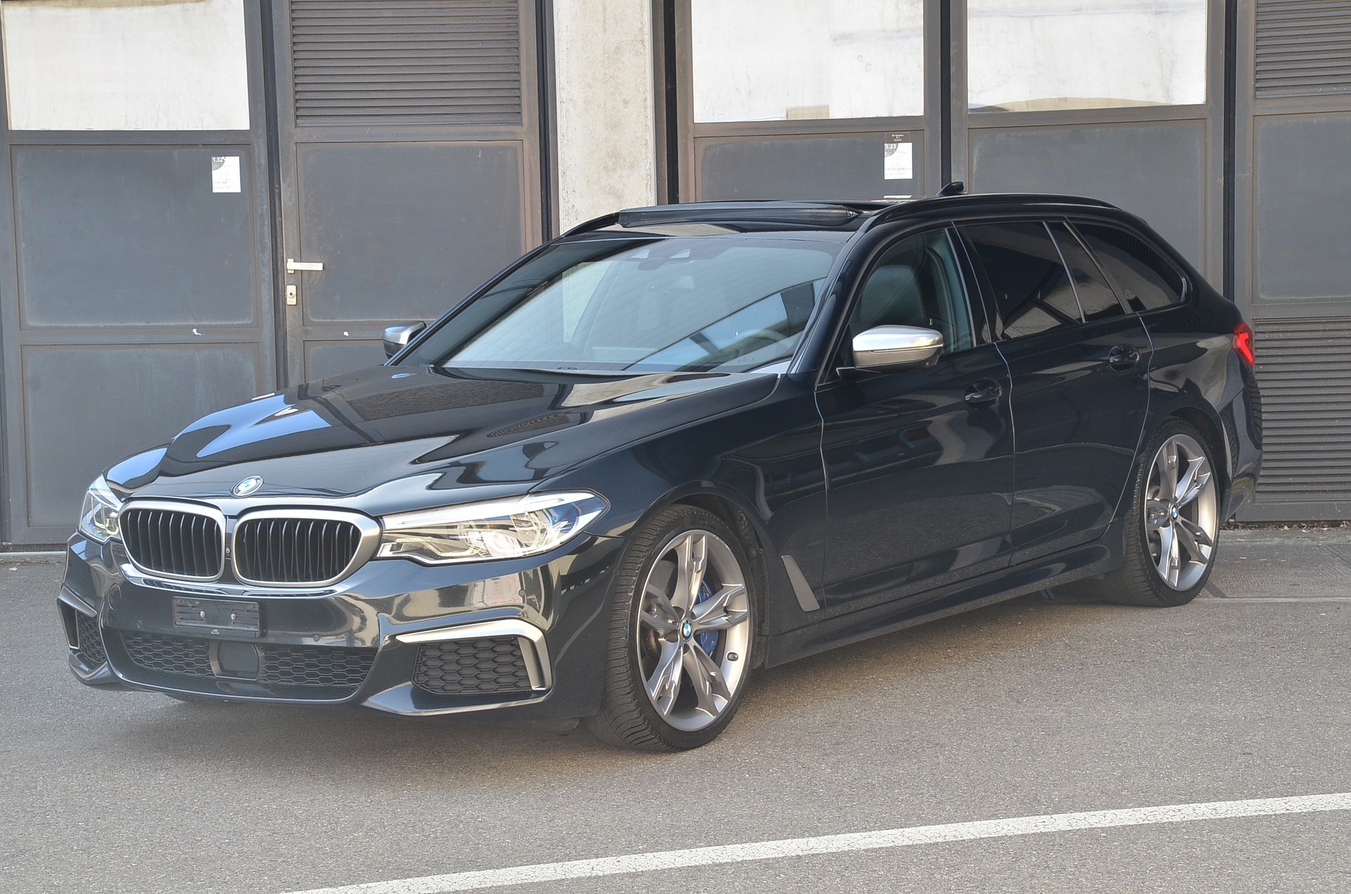 BMW M550d xDrive Touring Steptronic-image-27