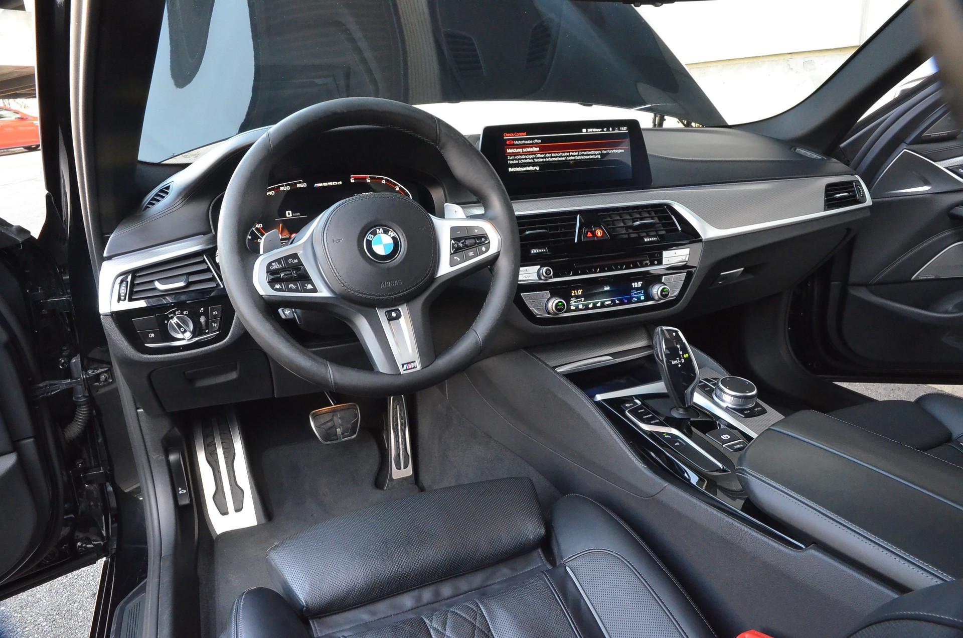 BMW M550d xDrive Touring Steptronic-image-14