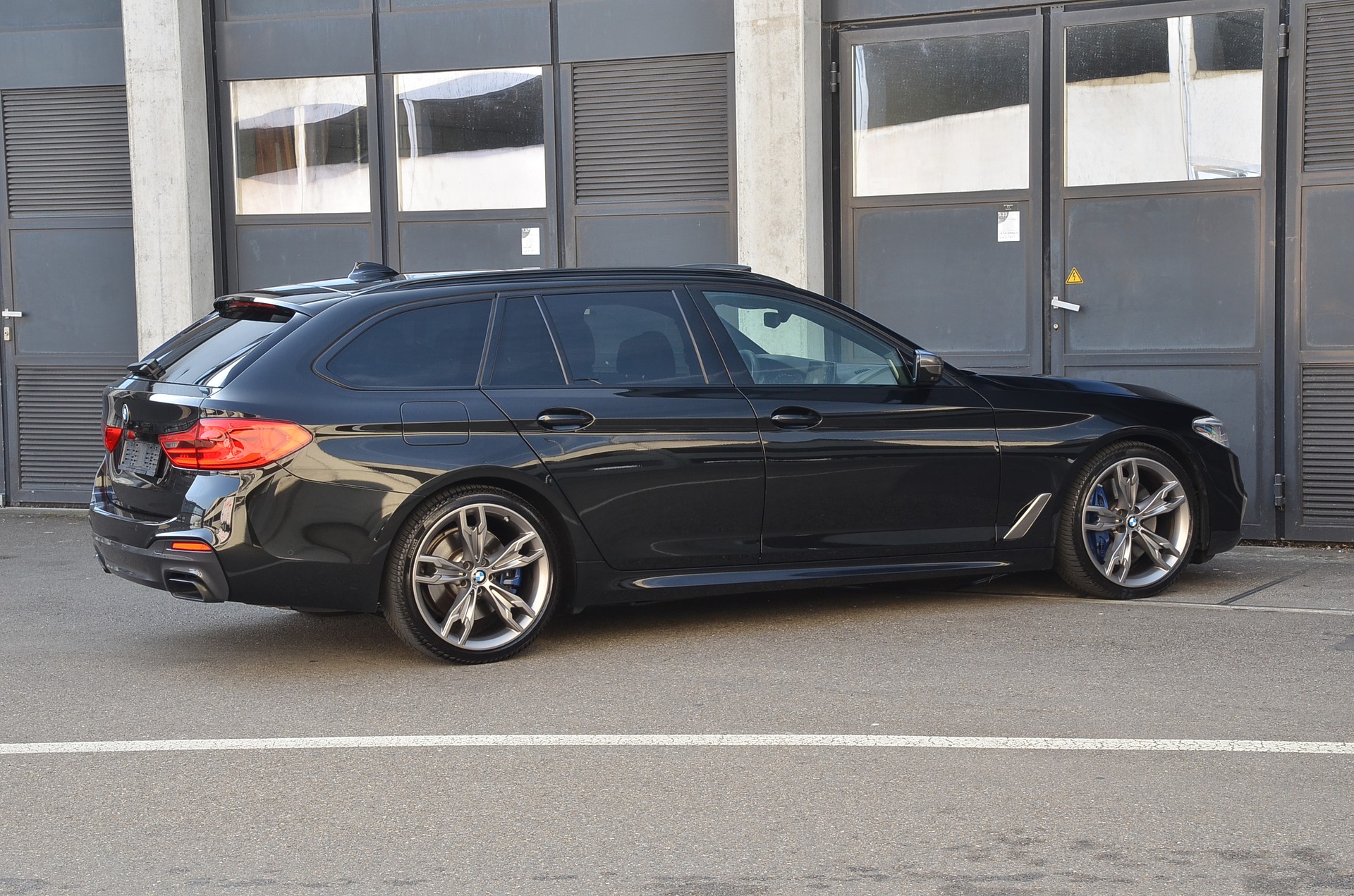 BMW M550d xDrive Touring Steptronic-image-21
