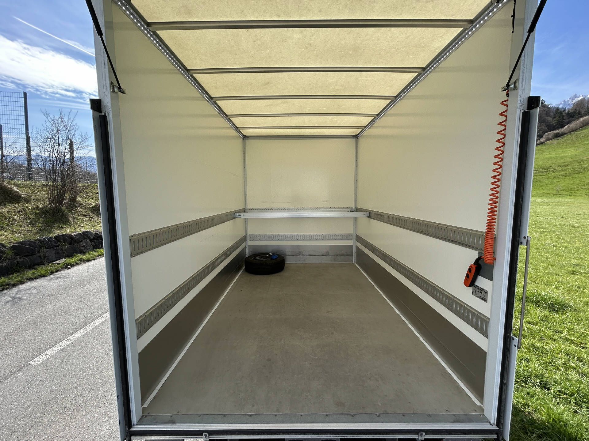 RENAULT Master Koffer HB L2 135 PS FWD-image-9