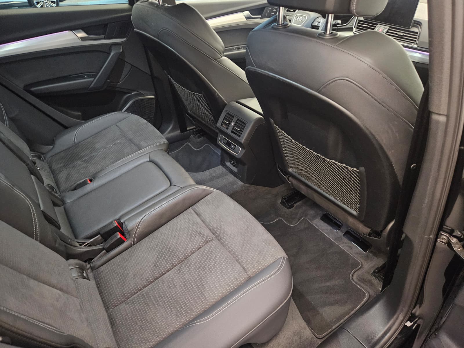 AUDI Q5 50 TFSI e PHEV Black Edition quattro S-tronic-image-13