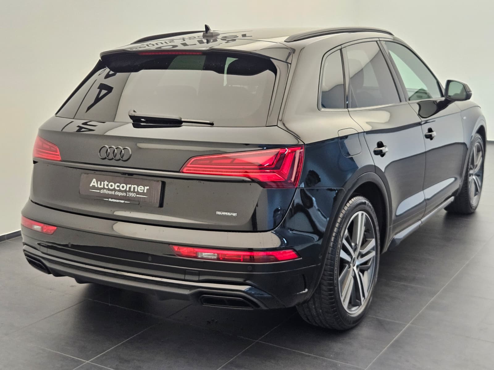AUDI Q5 50 TFSI e PHEV Black Edition quattro S-tronic-image-6
