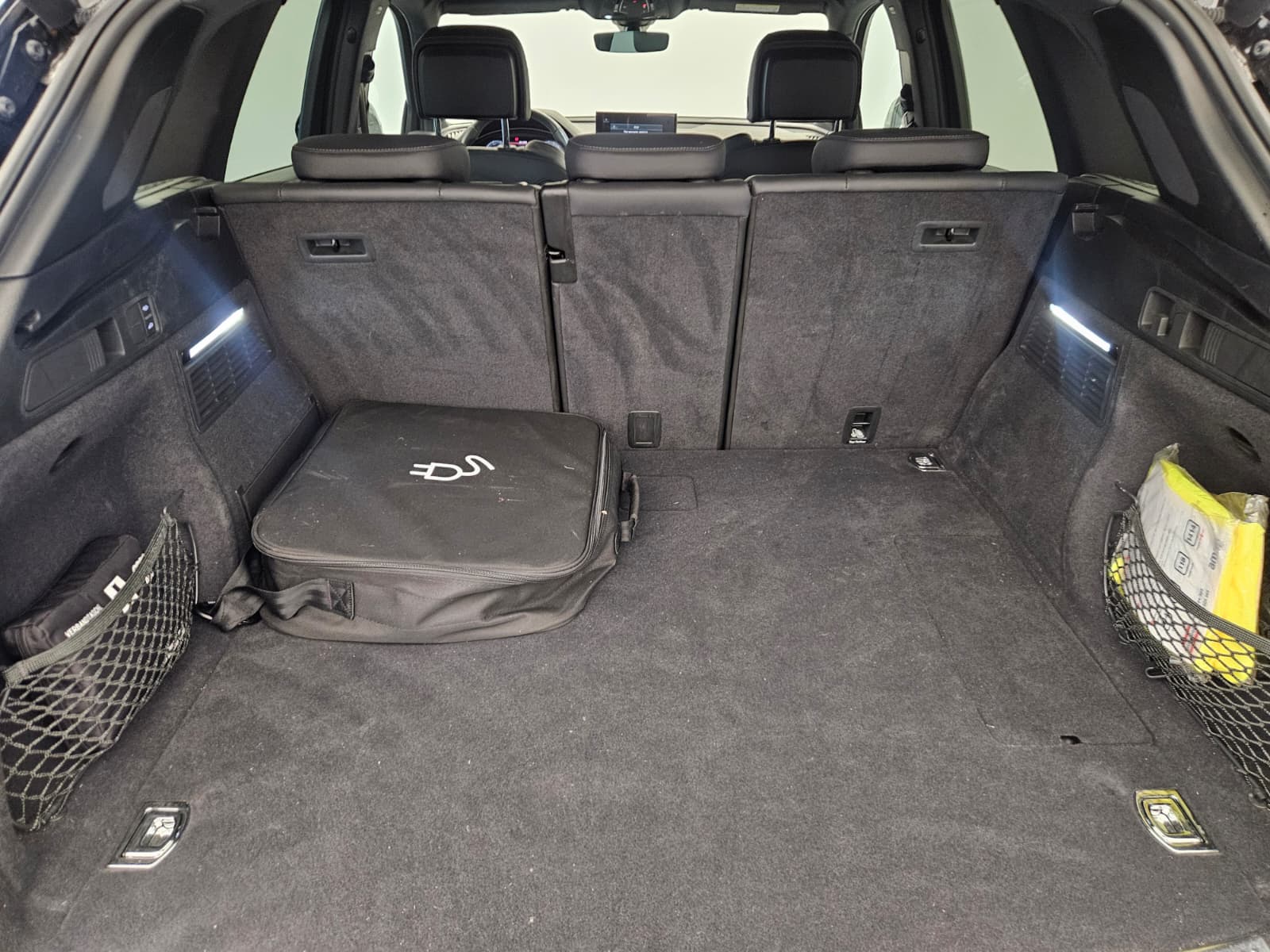 AUDI Q5 50 TFSI e PHEV Black Edition quattro S-tronic-image-14