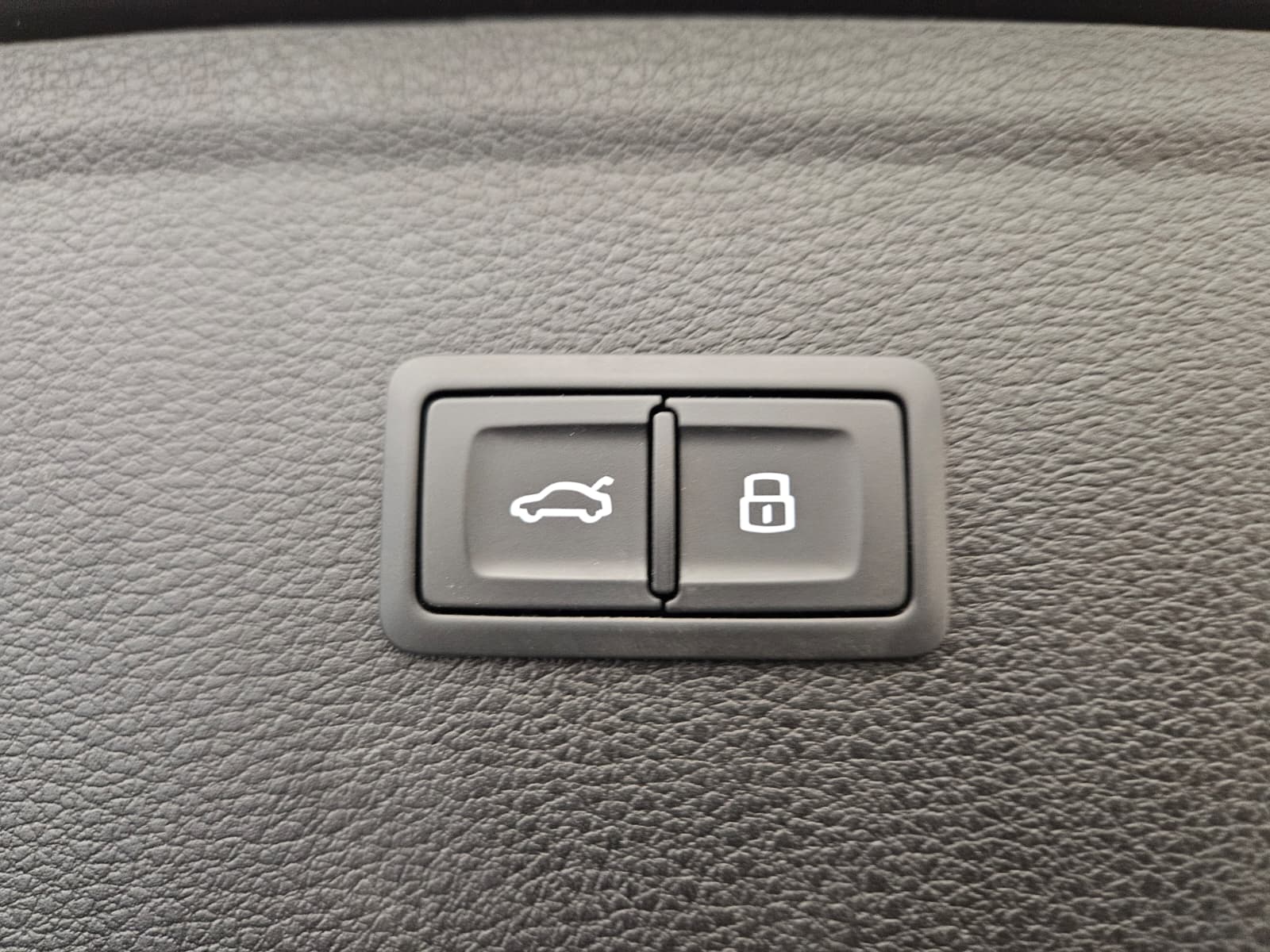 AUDI Q5 50 TFSI e PHEV Black Edition quattro S-tronic-image-15