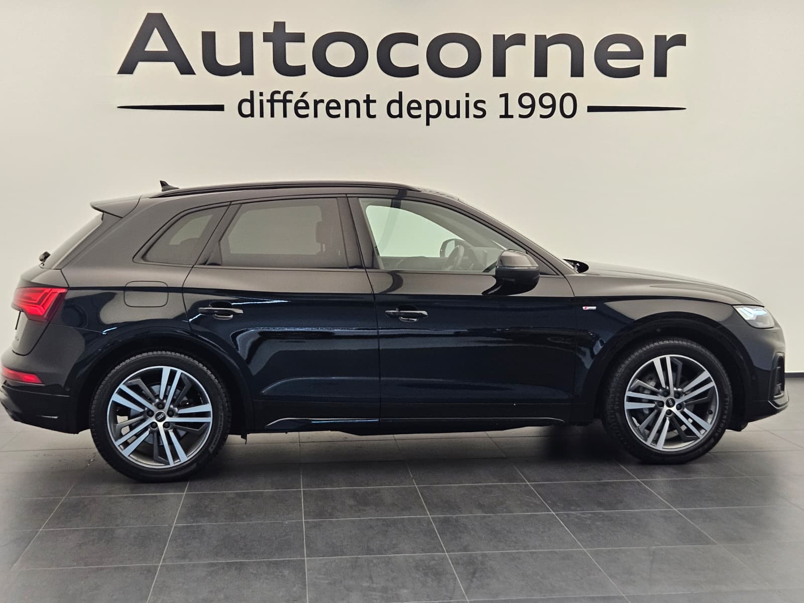 AUDI Q5 50 TFSI e PHEV Black Edition quattro S-tronic-image-5