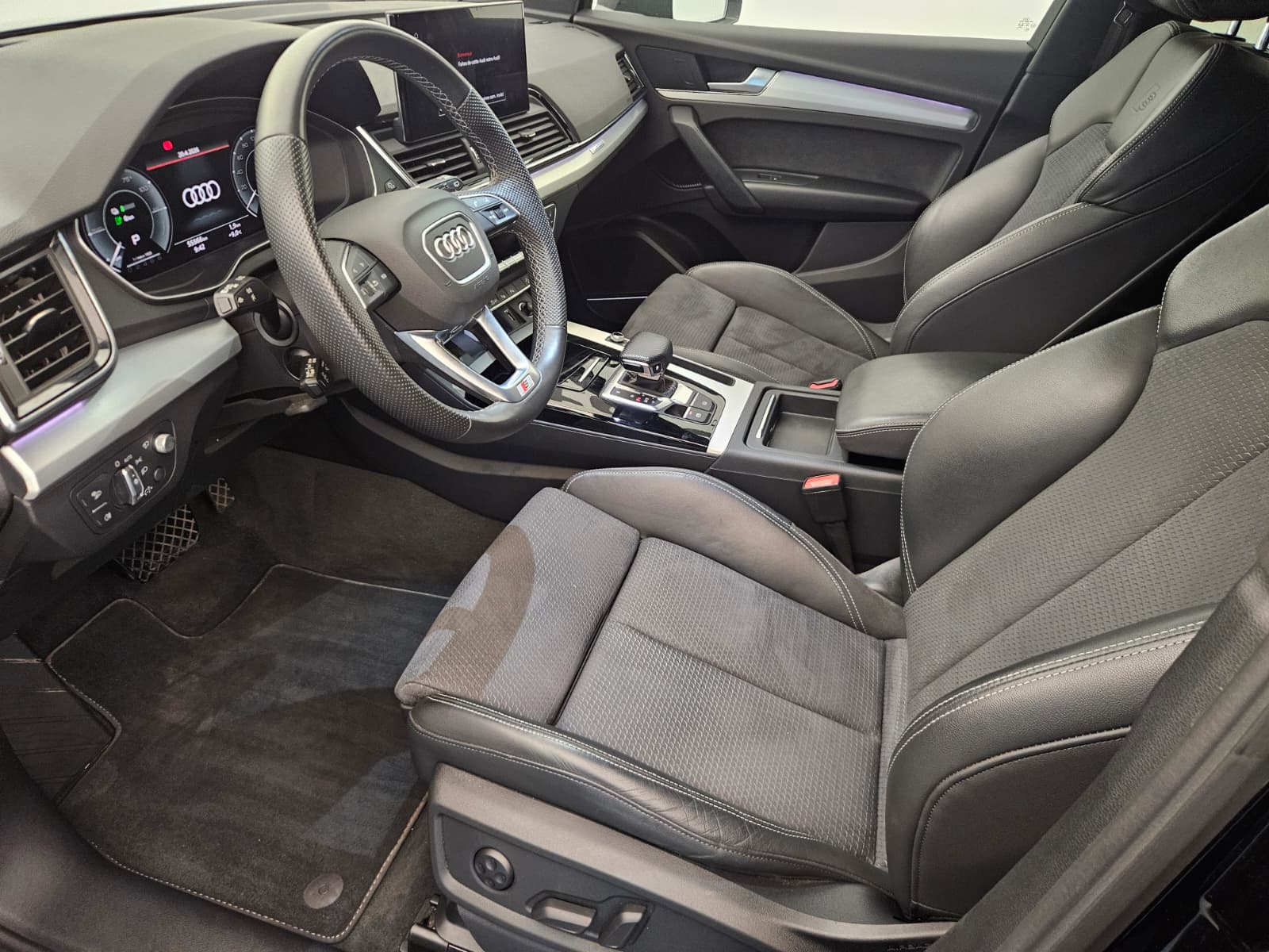 AUDI Q5 50 TFSI e PHEV Black Edition quattro S-tronic-image-10