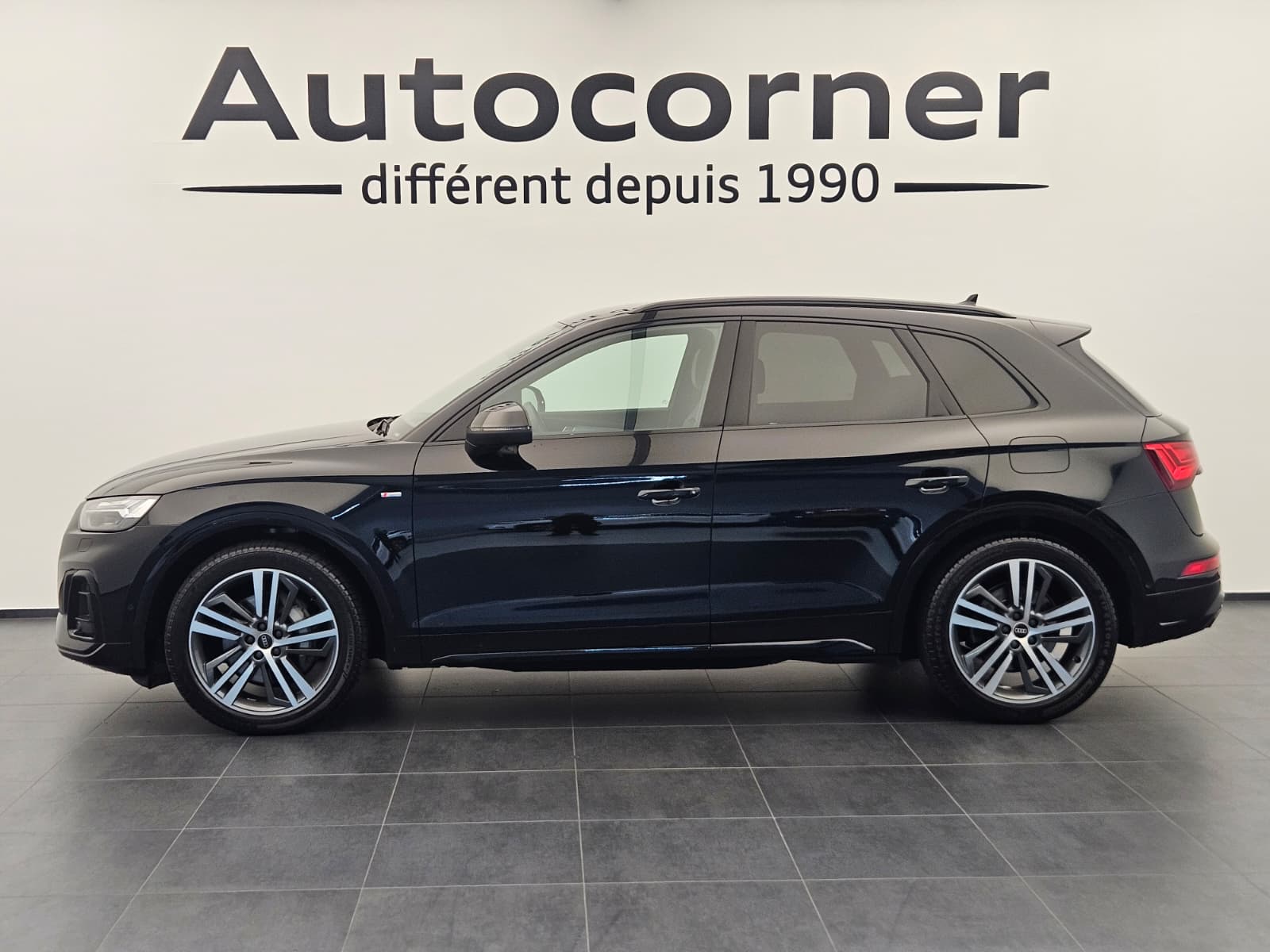 AUDI Q5 50 TFSI e PHEV Black Edition quattro S-tronic-image-1