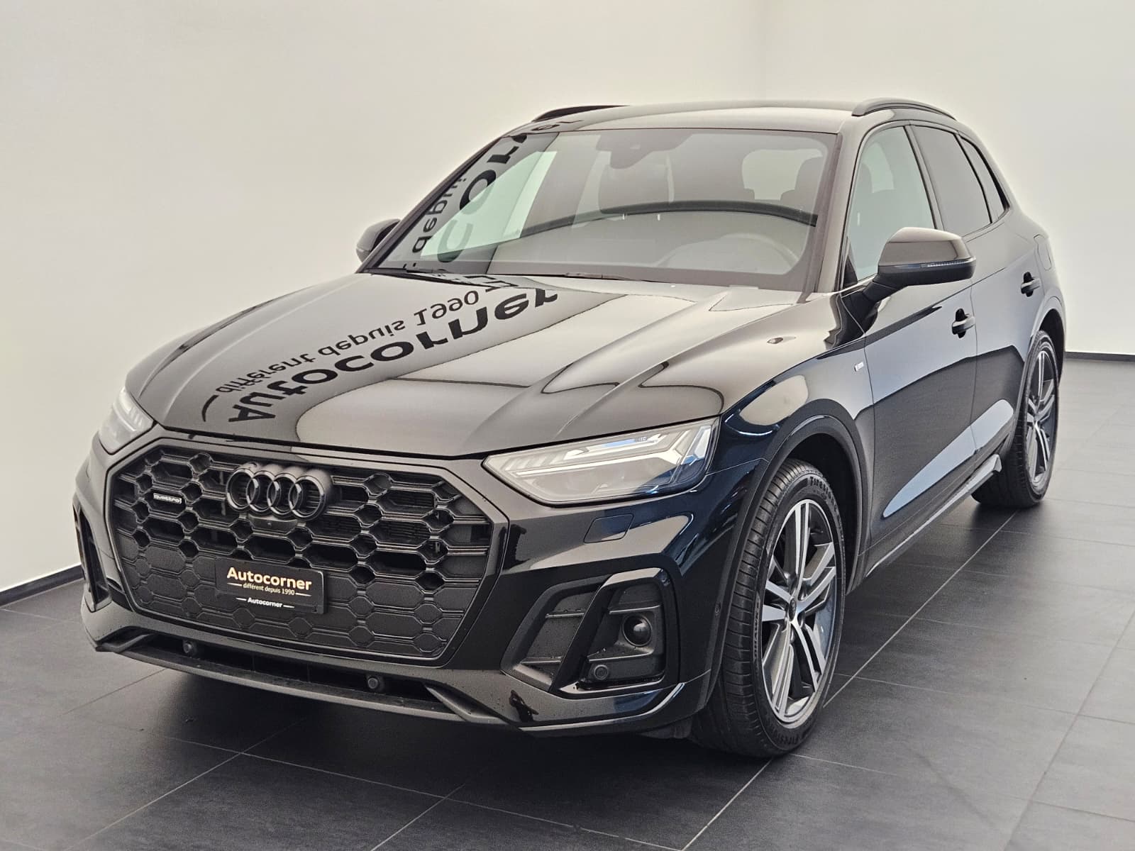 AUDI Q5 50 TFSI e PHEV Black Edition quattro S-tronic-image-2