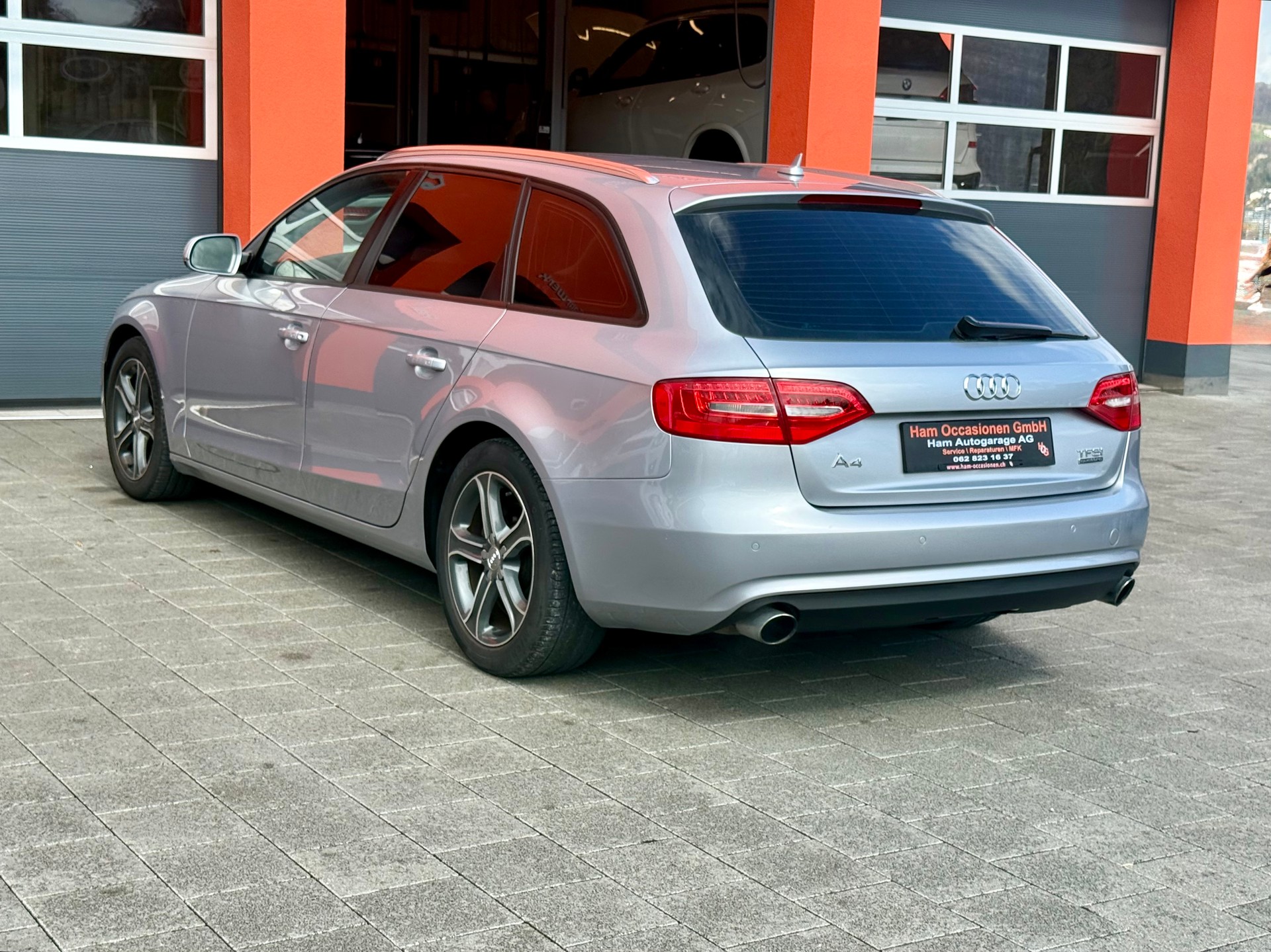 AUDI A4 Avant 2.0 TFSI quattro s-tronic-image-2