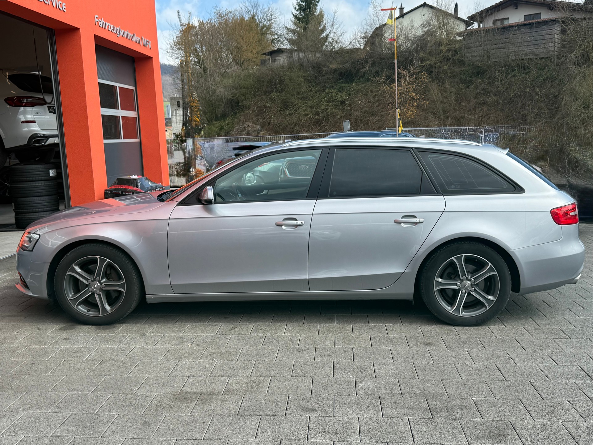 AUDI A4 Avant 2.0 TFSI quattro s-tronic-image-1