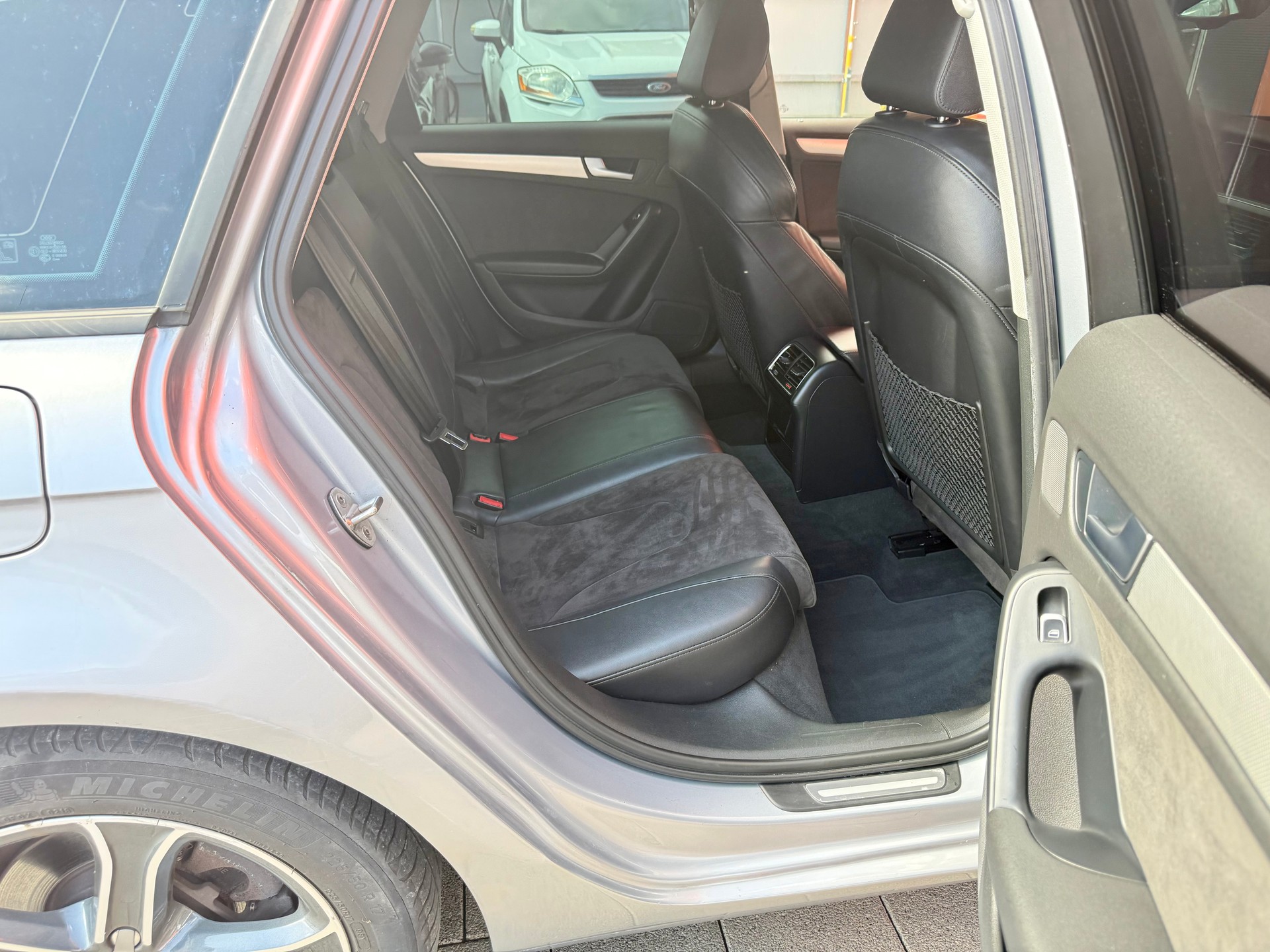 AUDI A4 Avant 2.0 TFSI quattro s-tronic-image-8