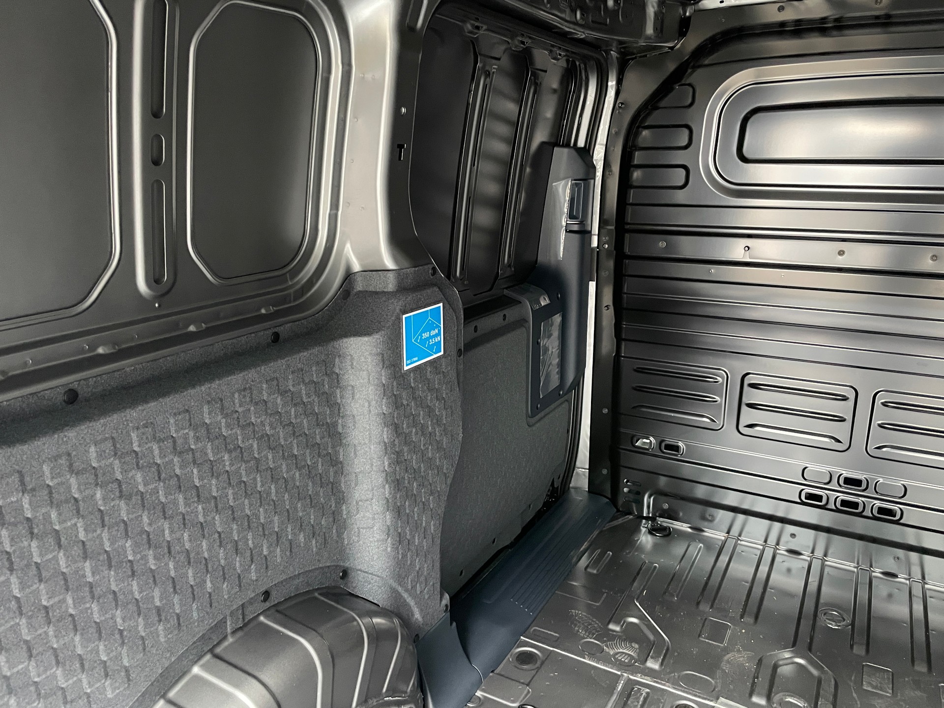 KIA PV5 Cargo 71.2 kWh Plus mit Wärmepumpe, 2-Schiebetüren-image-9