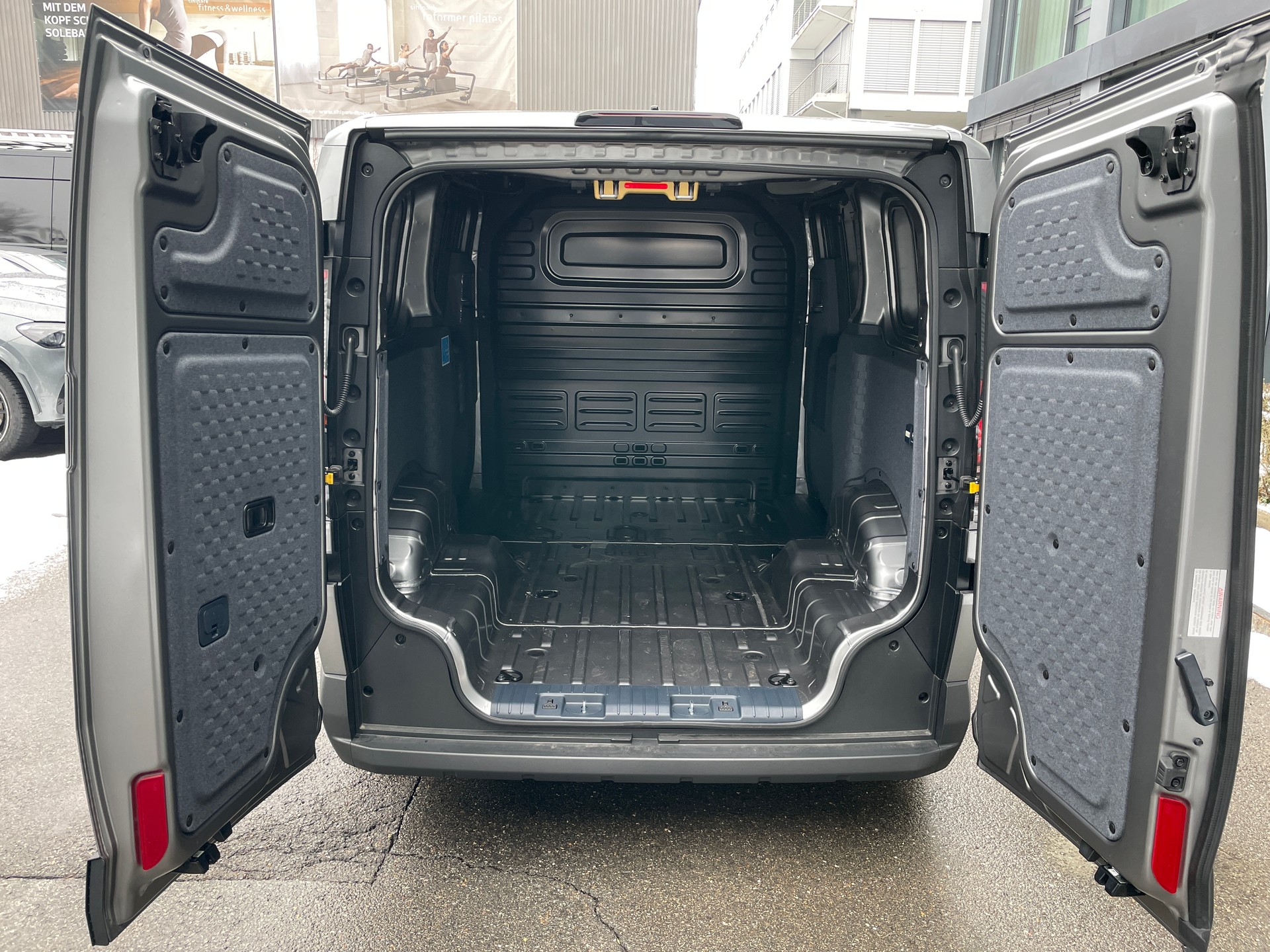 KIA PV5 Cargo 71.2 kWh Plus mit Wärmepumpe, 2-Schiebetüren-image-6