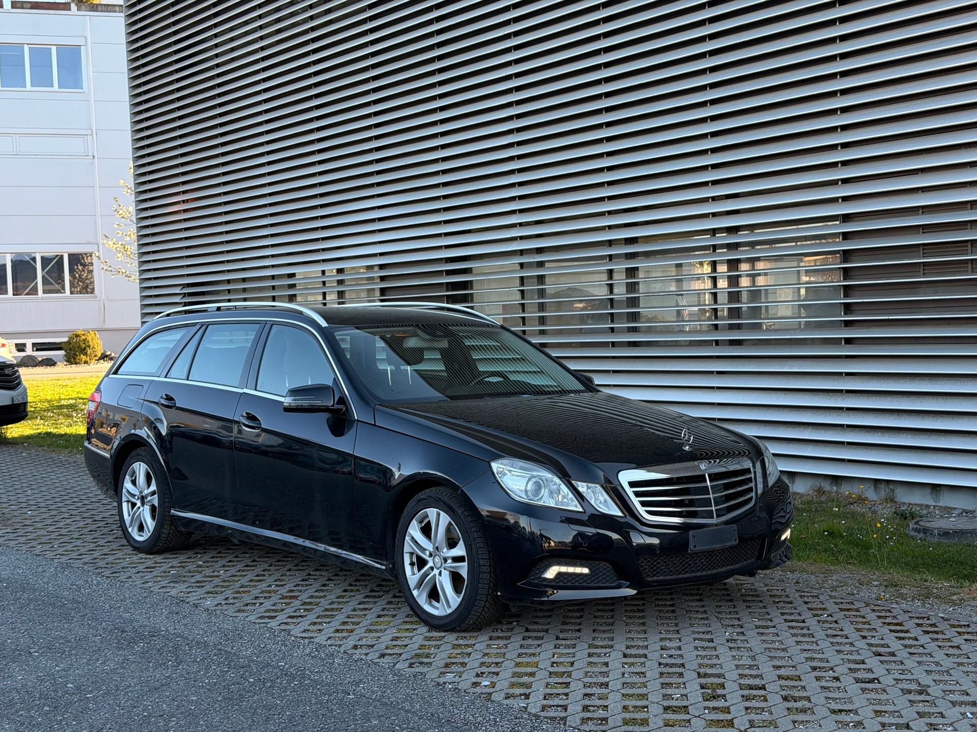 MERCEDES-BENZ E 350 CDI BlueEfficiency 4Matic 7G-Tronic-image-5