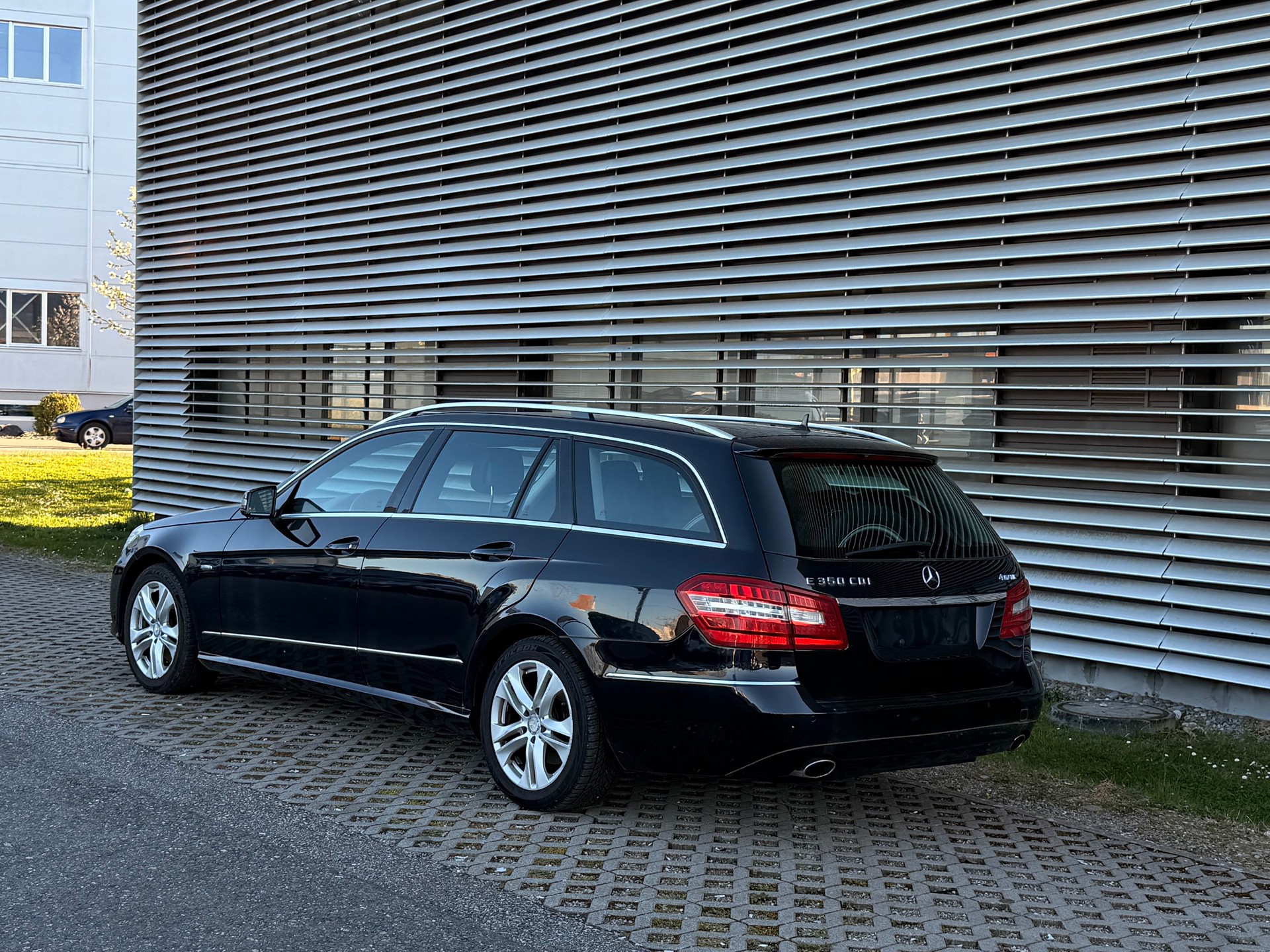 MERCEDES-BENZ E 350 CDI BlueEfficiency 4Matic 7G-Tronic-image-2